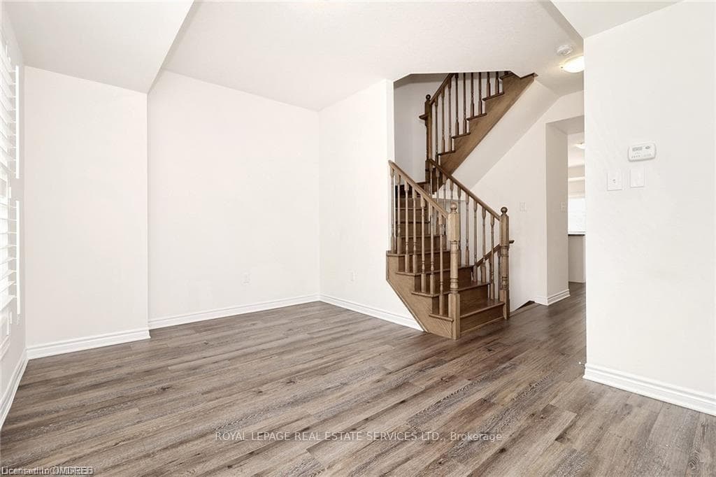 383 Dundas Street Unit 11 photo 12