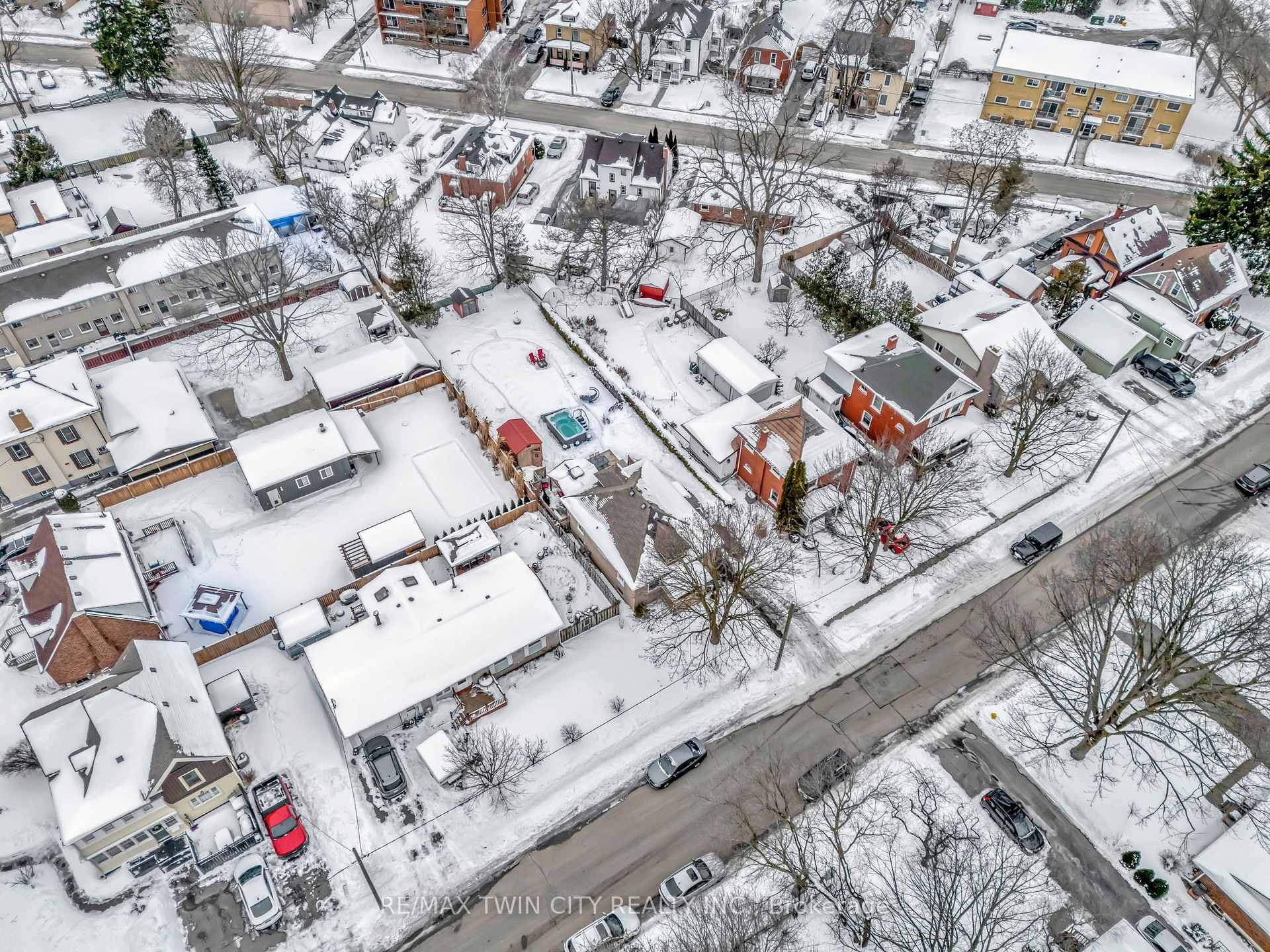 154 Tiffany Street photo 35