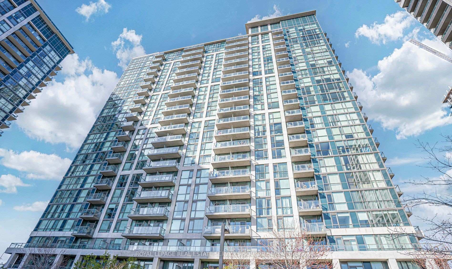 339 Rathburn Road Unit 703 photo 1