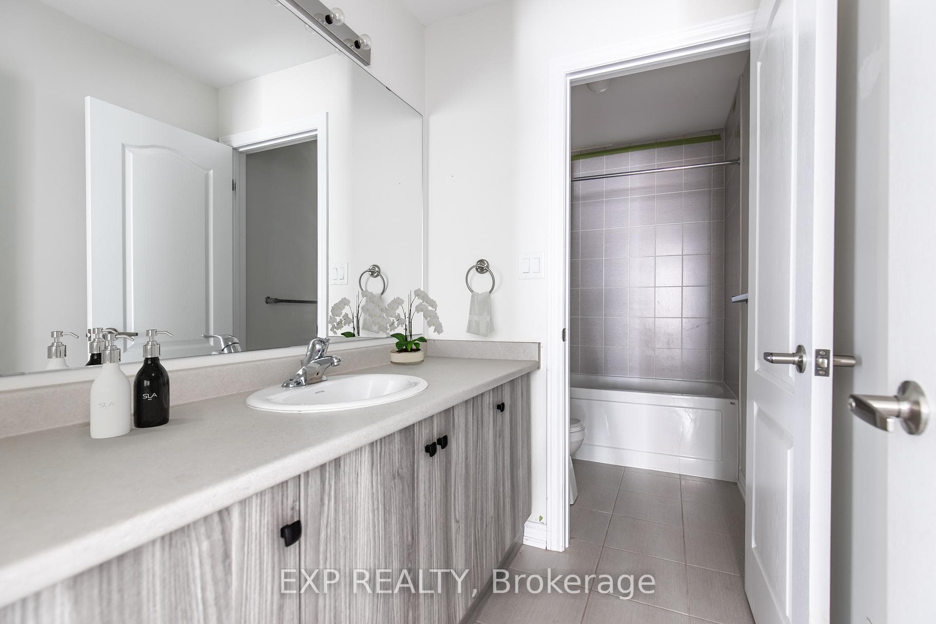 103 TUMBLEWOOD Place photo 12