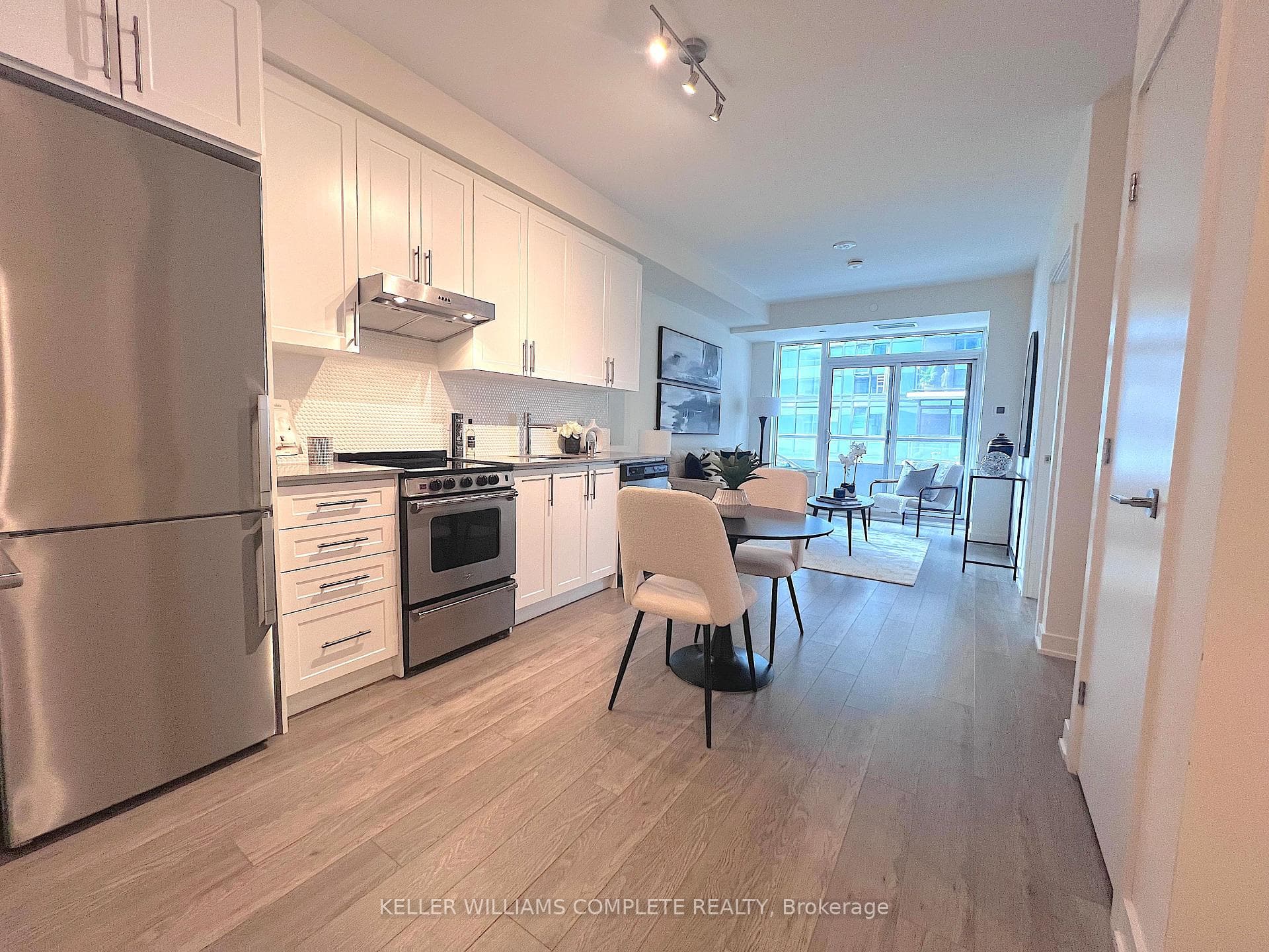 212 King William Street Unit 807 photo 7