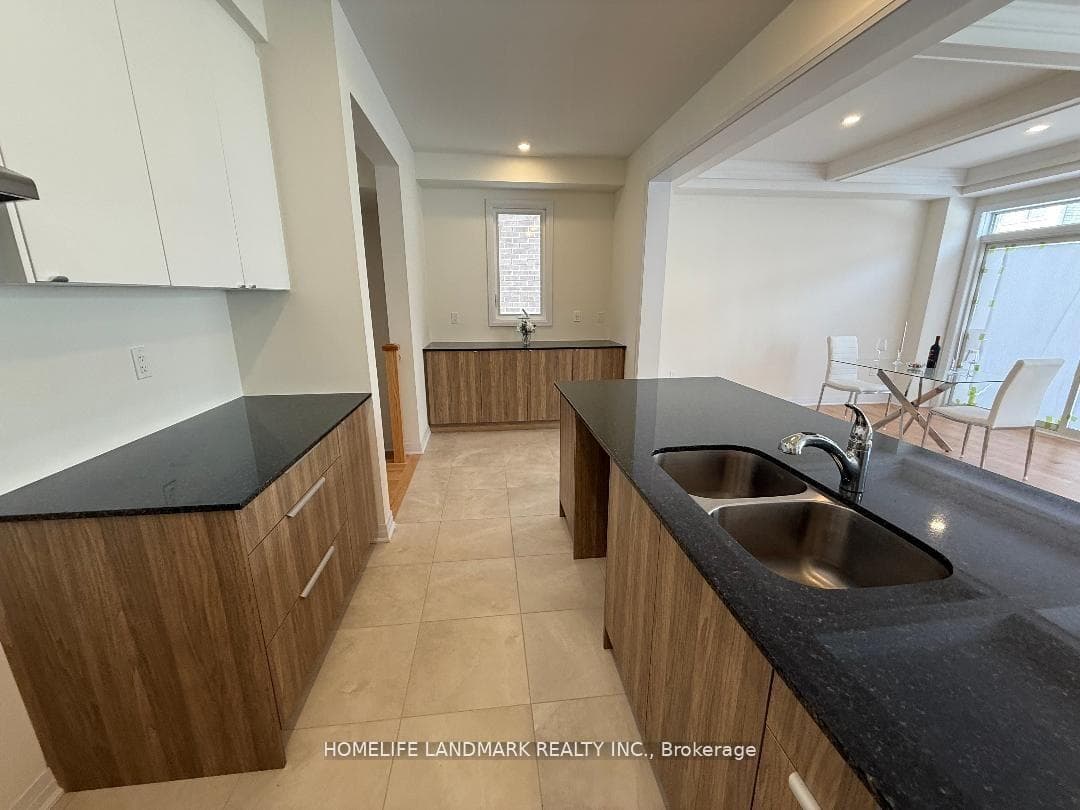 18 Tyler Avenue photo 12