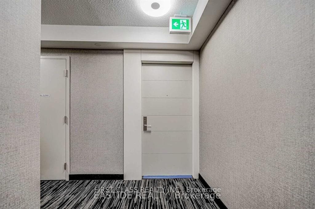 50 Wellesley Street Unit 3910 photo 2