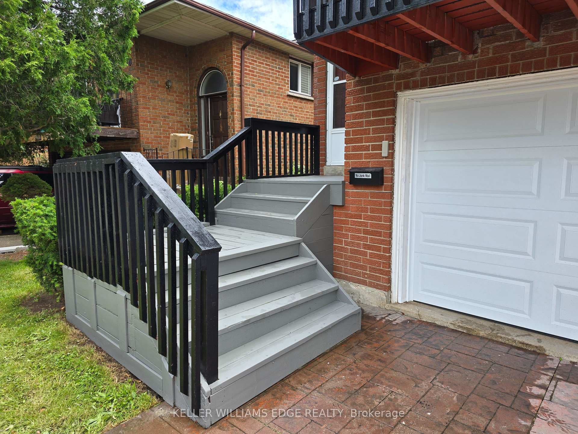 2328 Glastonbury Road photo 2