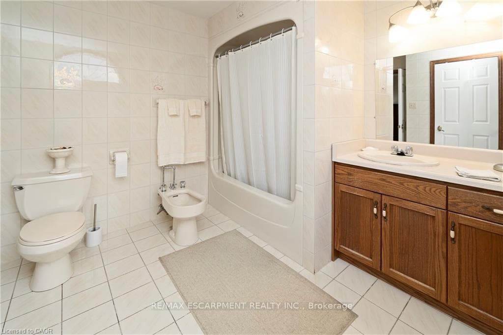 266 Sumach Drive photo 18