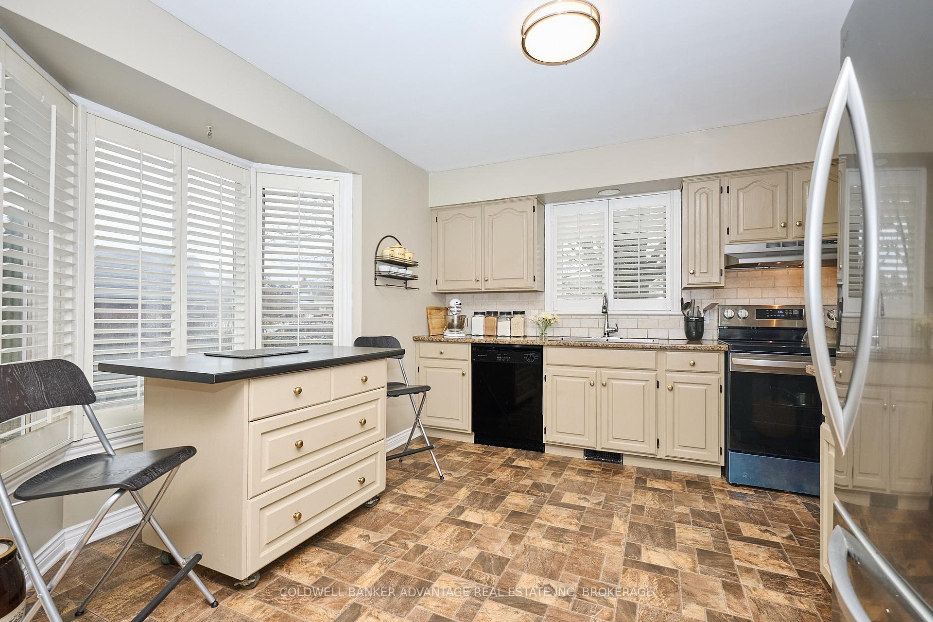 28 Dixon Crescent photo 7