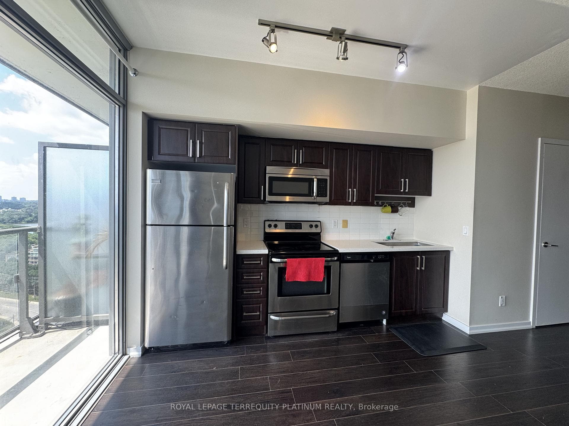 105 The Queensway N/A Unit 2105 photo 6
