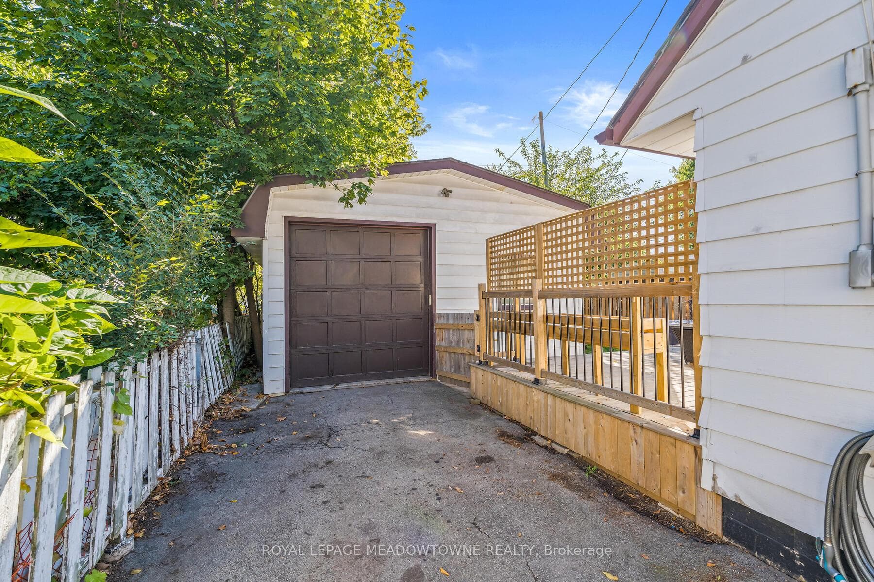 284 Ivon Avenue photo 33