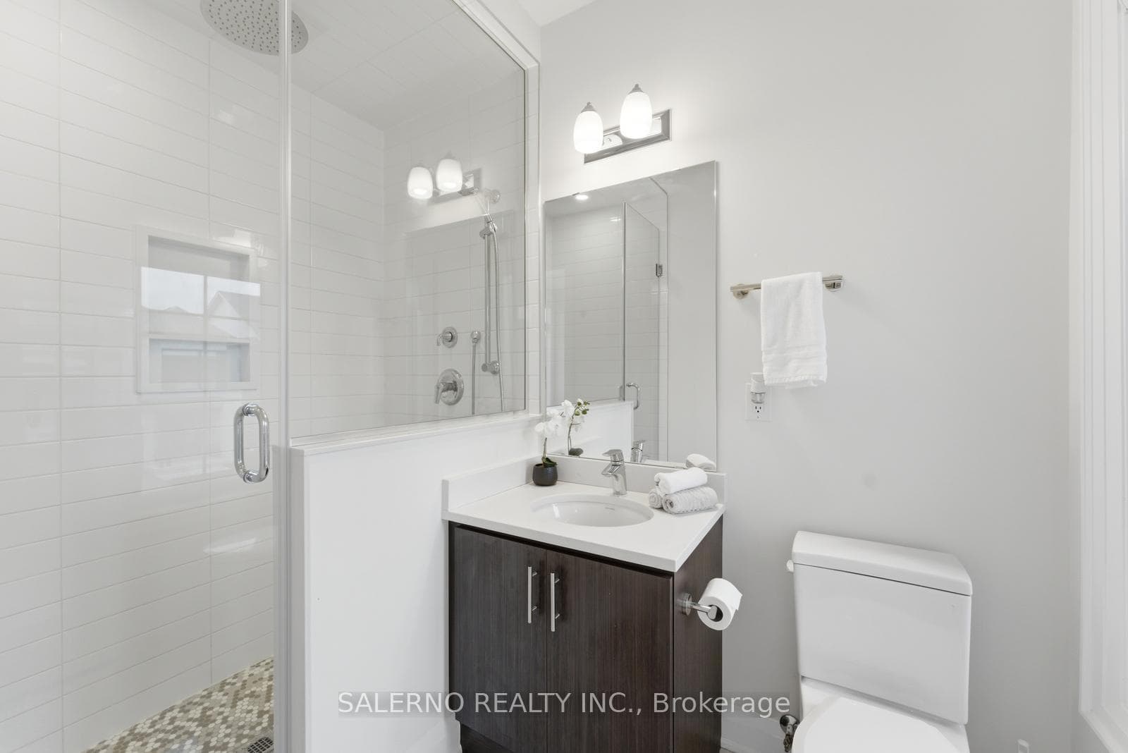 2364 Irene Crescent photo 31
