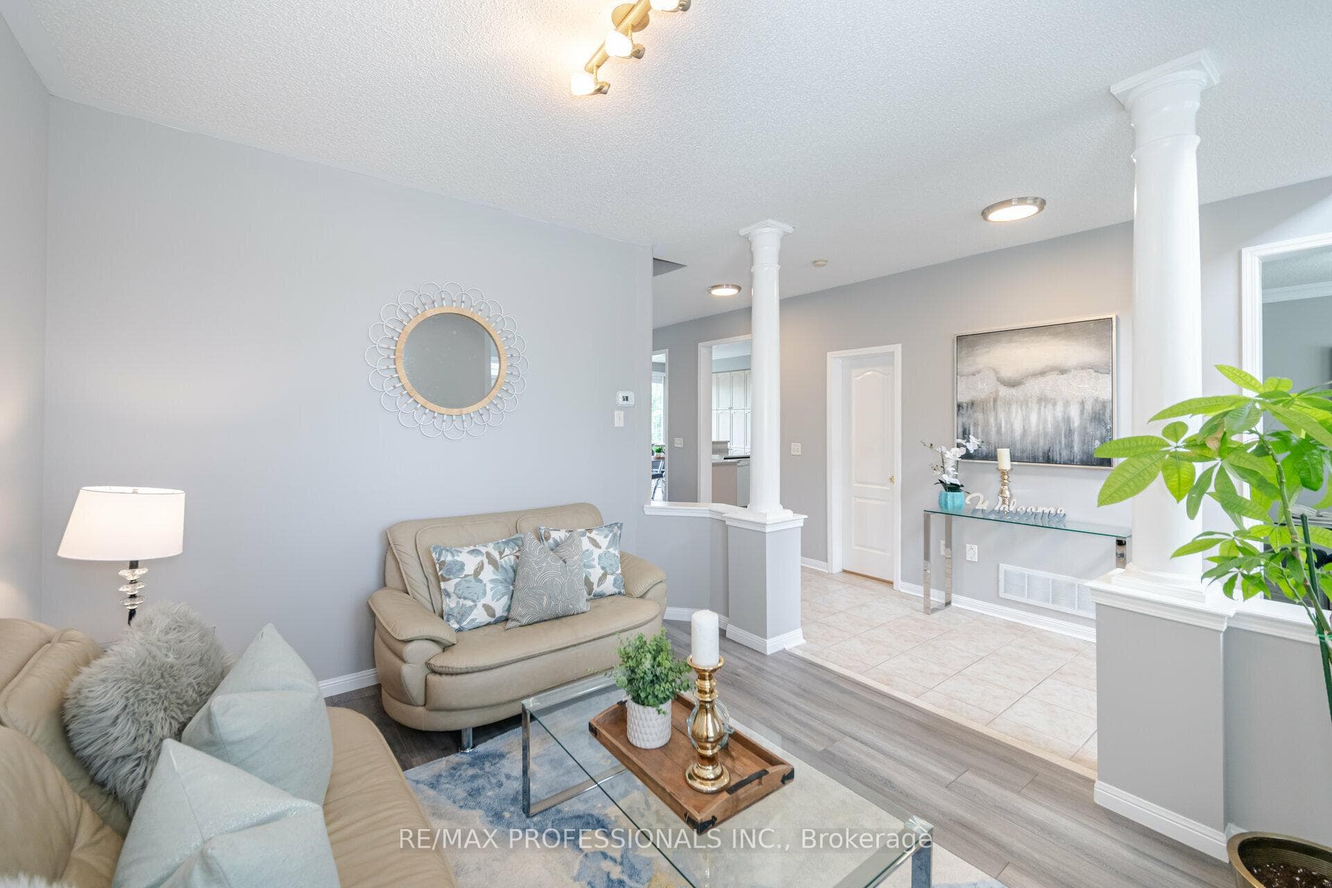 142 Treeline Boulevard photo 9