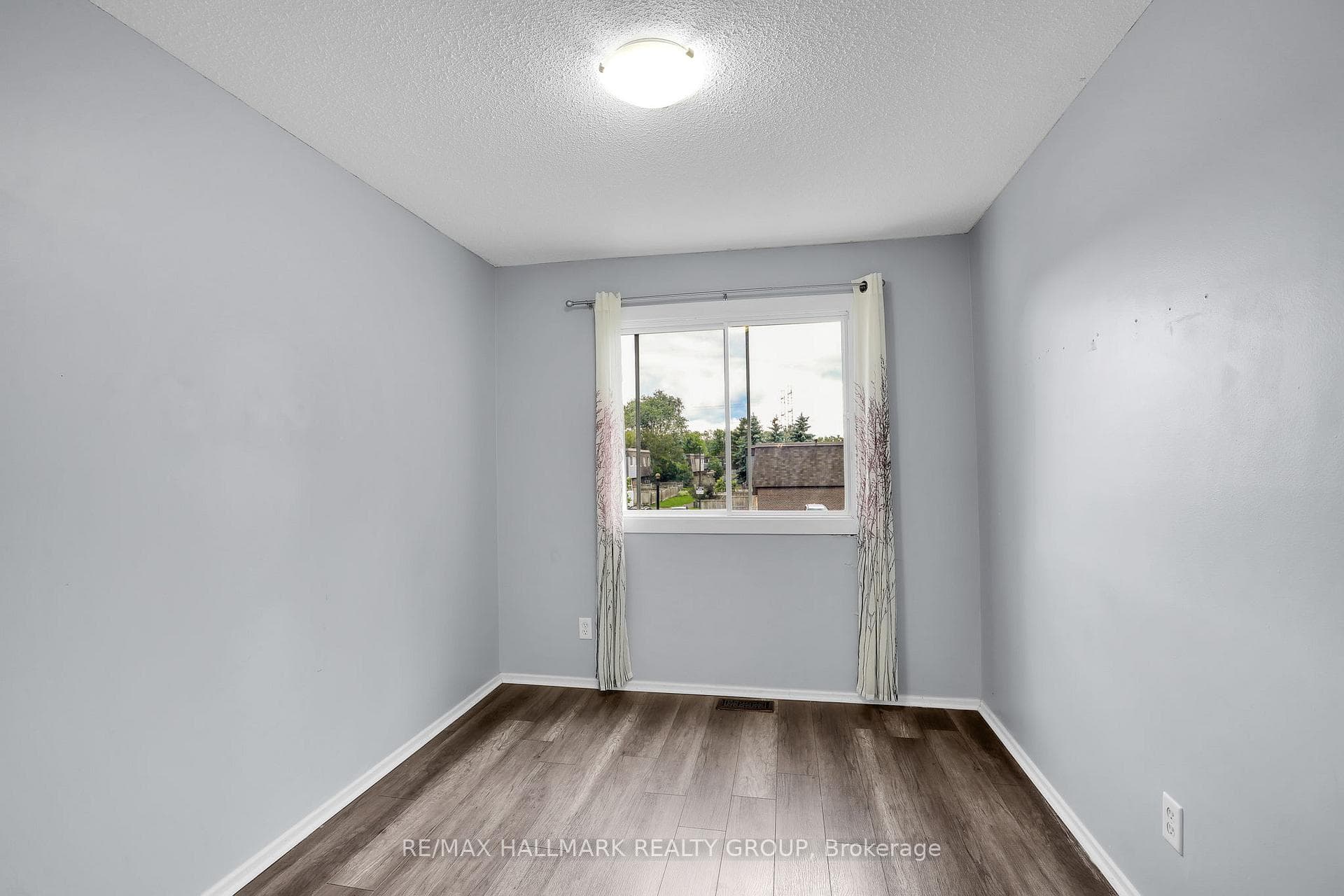 2912 Fairlea Crescent photo 15