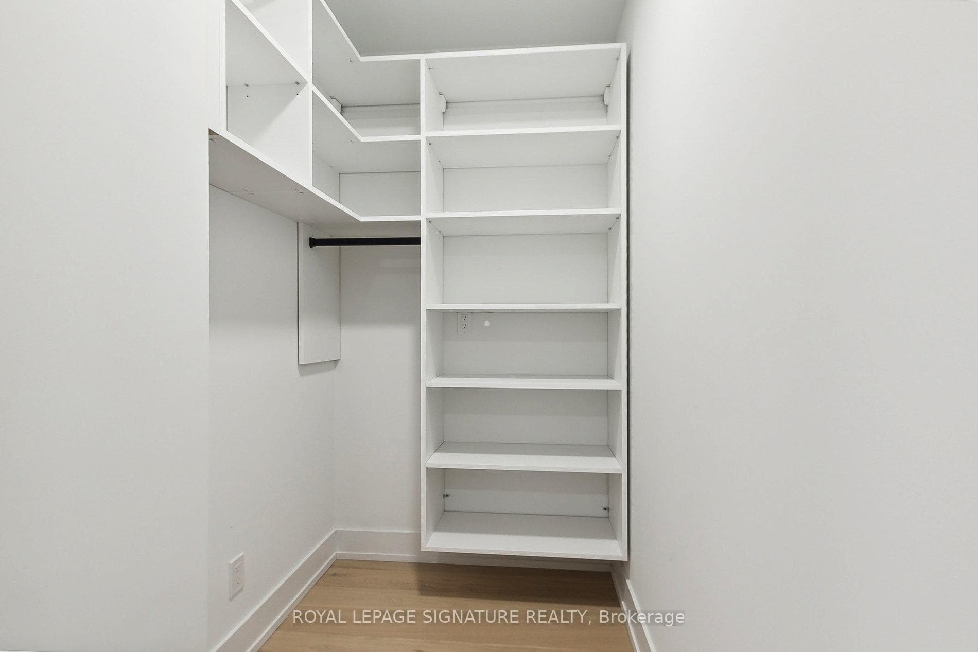 8 Beverley Glen Boulevard Unit D-329 photo 31