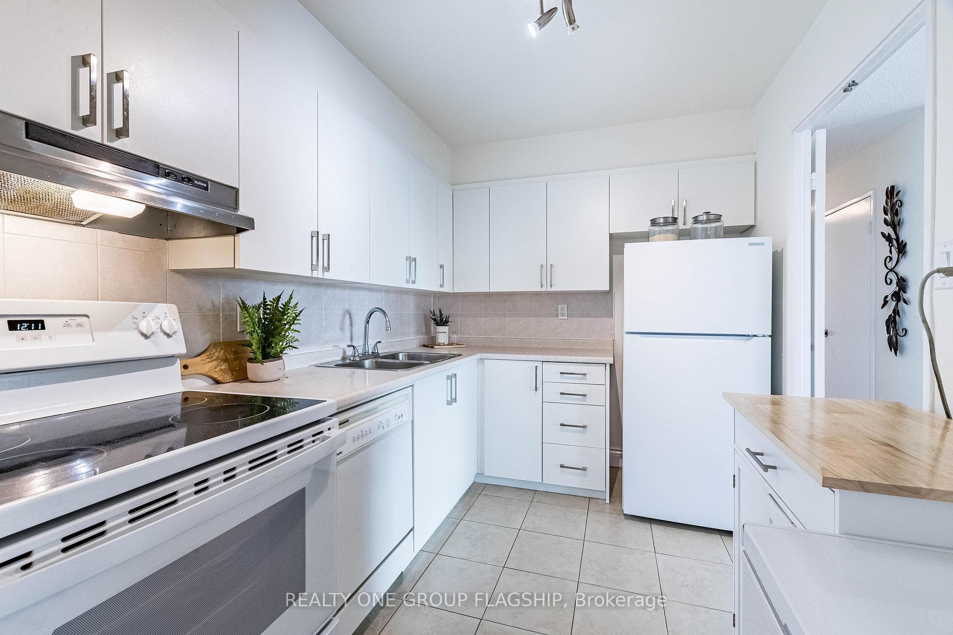50 Elm Drive Unit 1209 photo 11