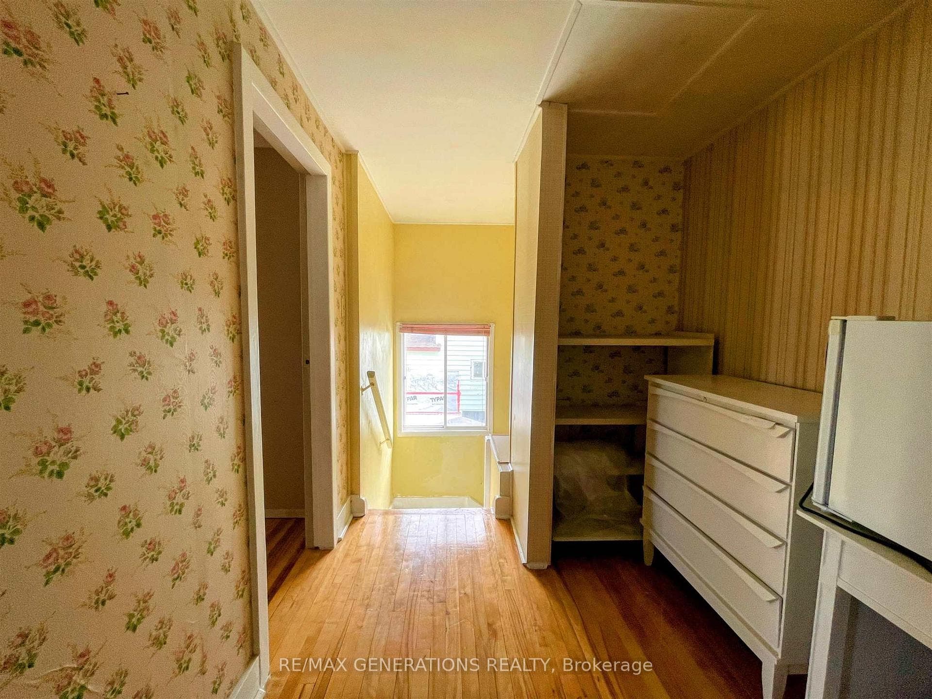 18 Ross Avenue photo 23