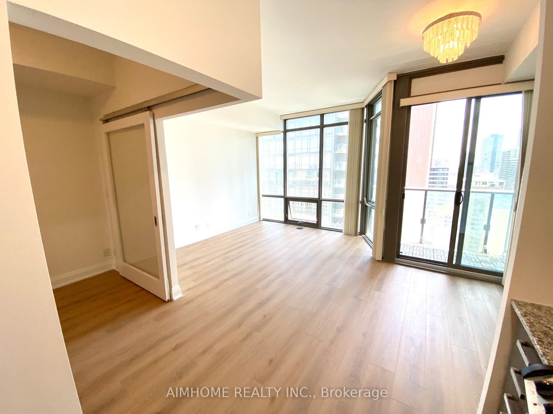 832 Bay Street Unit 2007 photo 17