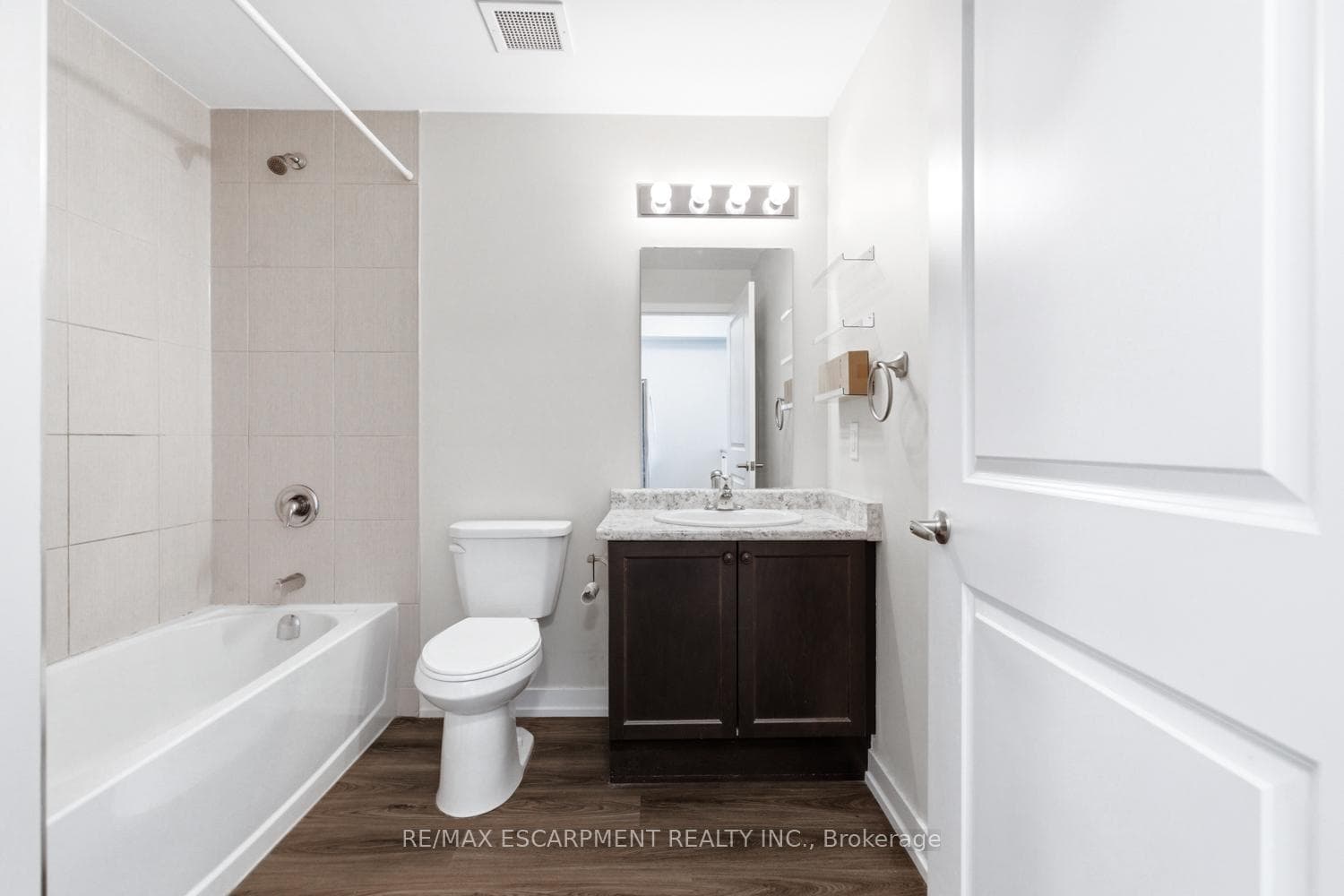 450 Dundas Street Unit 1113 photo 21