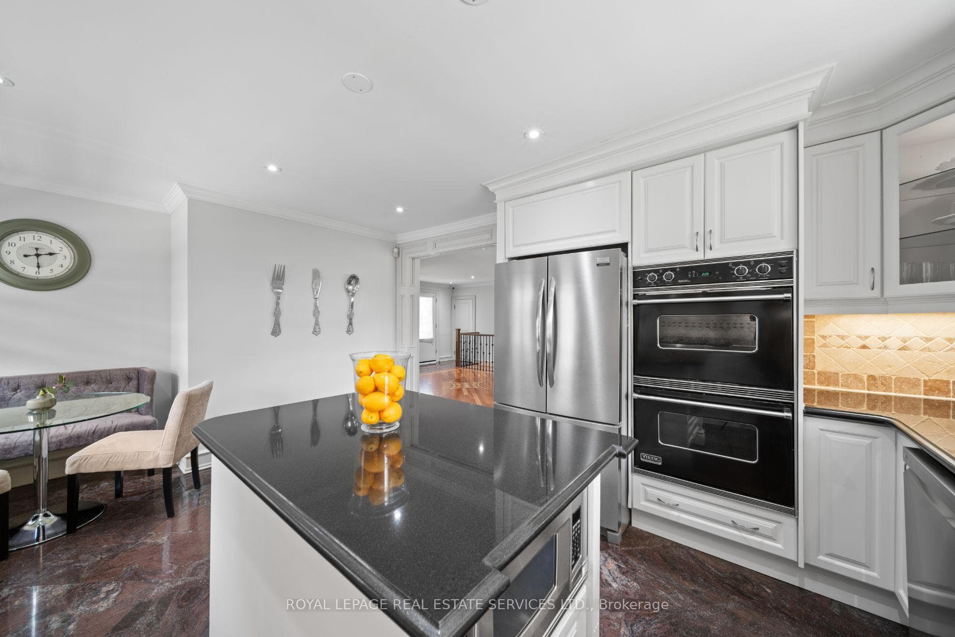 1592 Islington Avenue photo 15