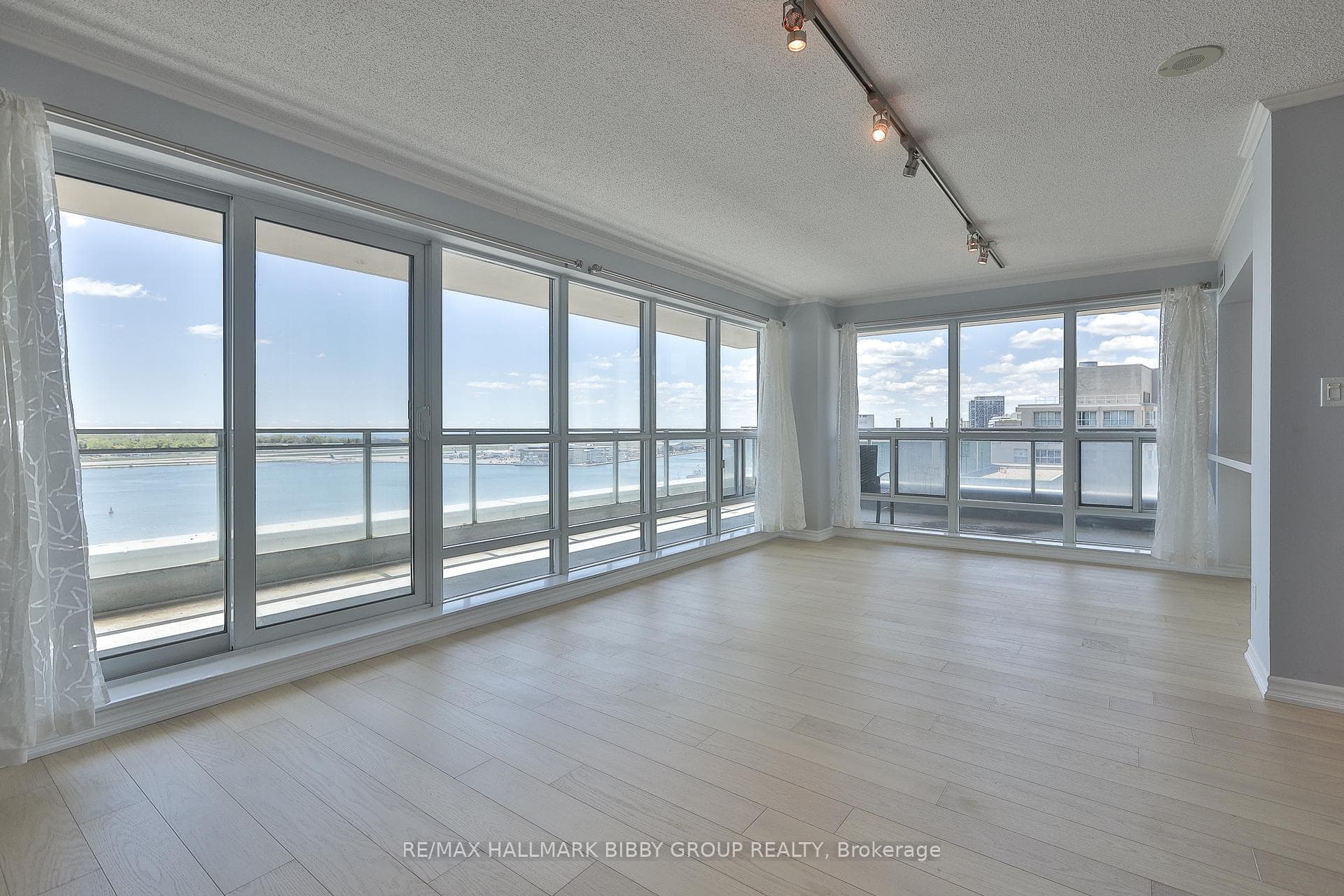 410 Queens Quay Unit 1103 photo 3