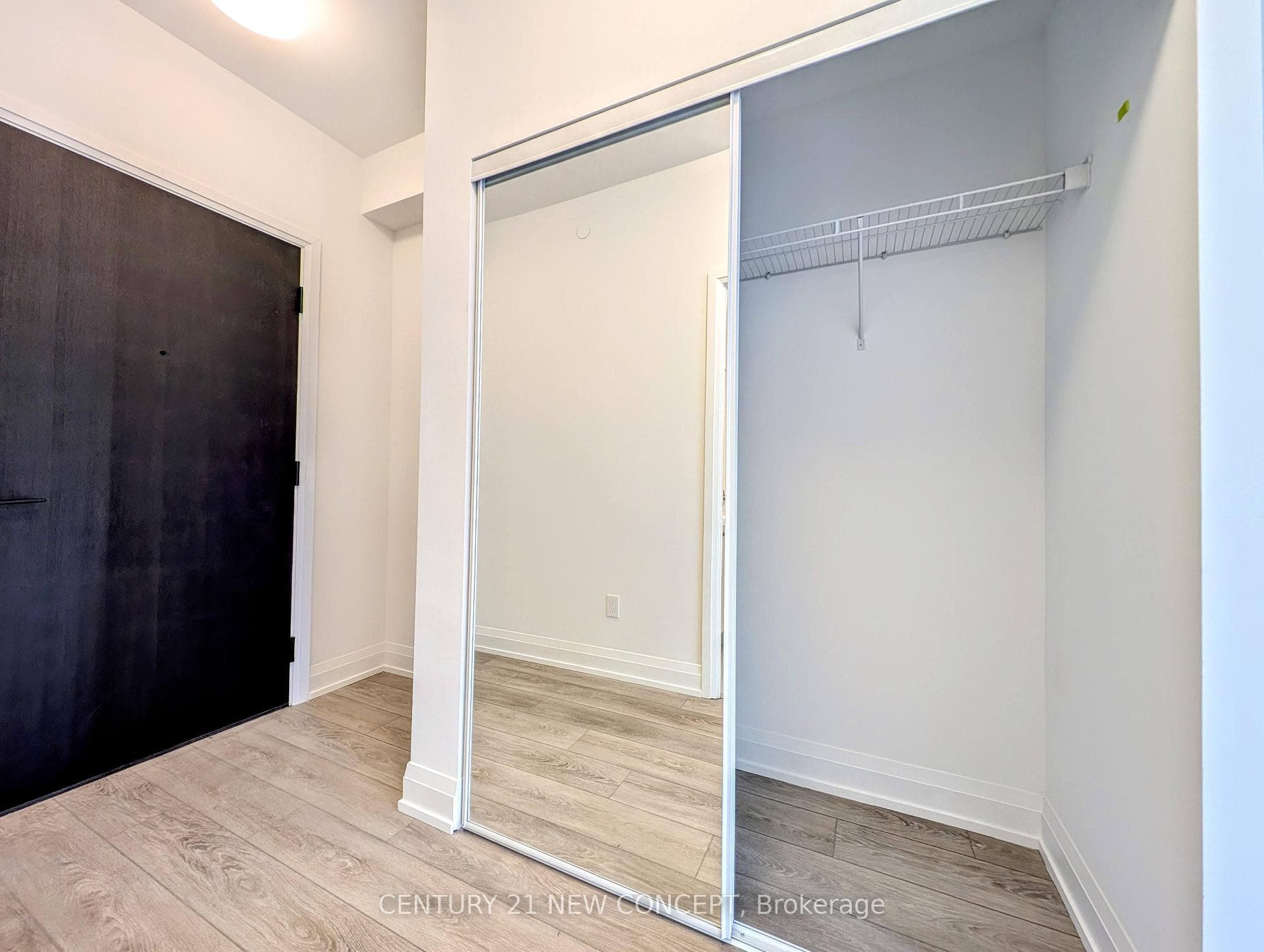 20 Soudan Avenue Unit 2404 photo 3