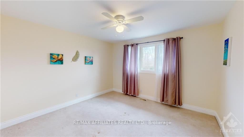 16 BERNARD Crescent photo 20