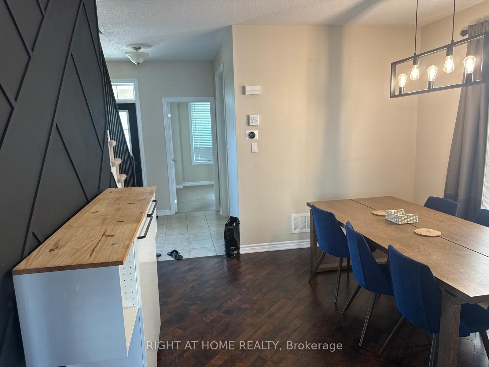 371 VENDEVALE Avenue photo 26