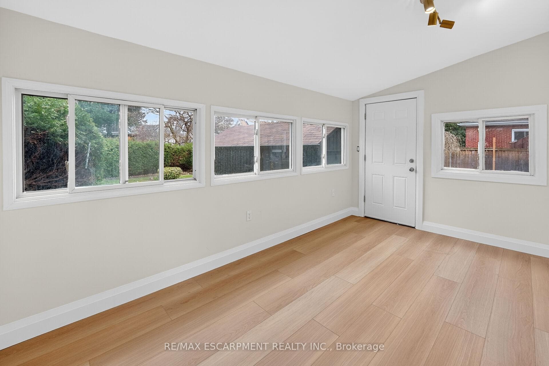101 Houghton Avenue photo 16