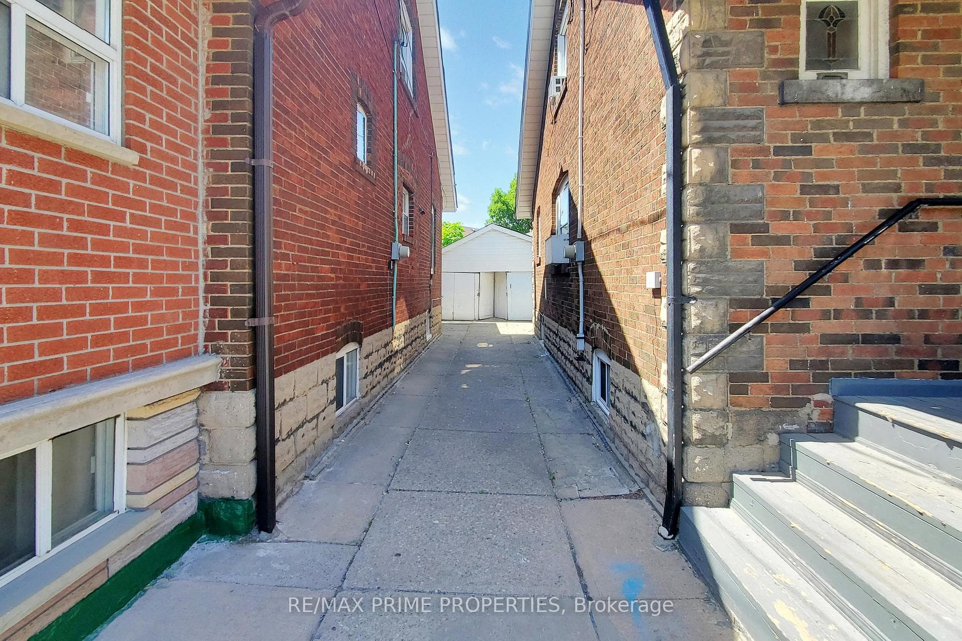 1398 Pape Avenue photo 28