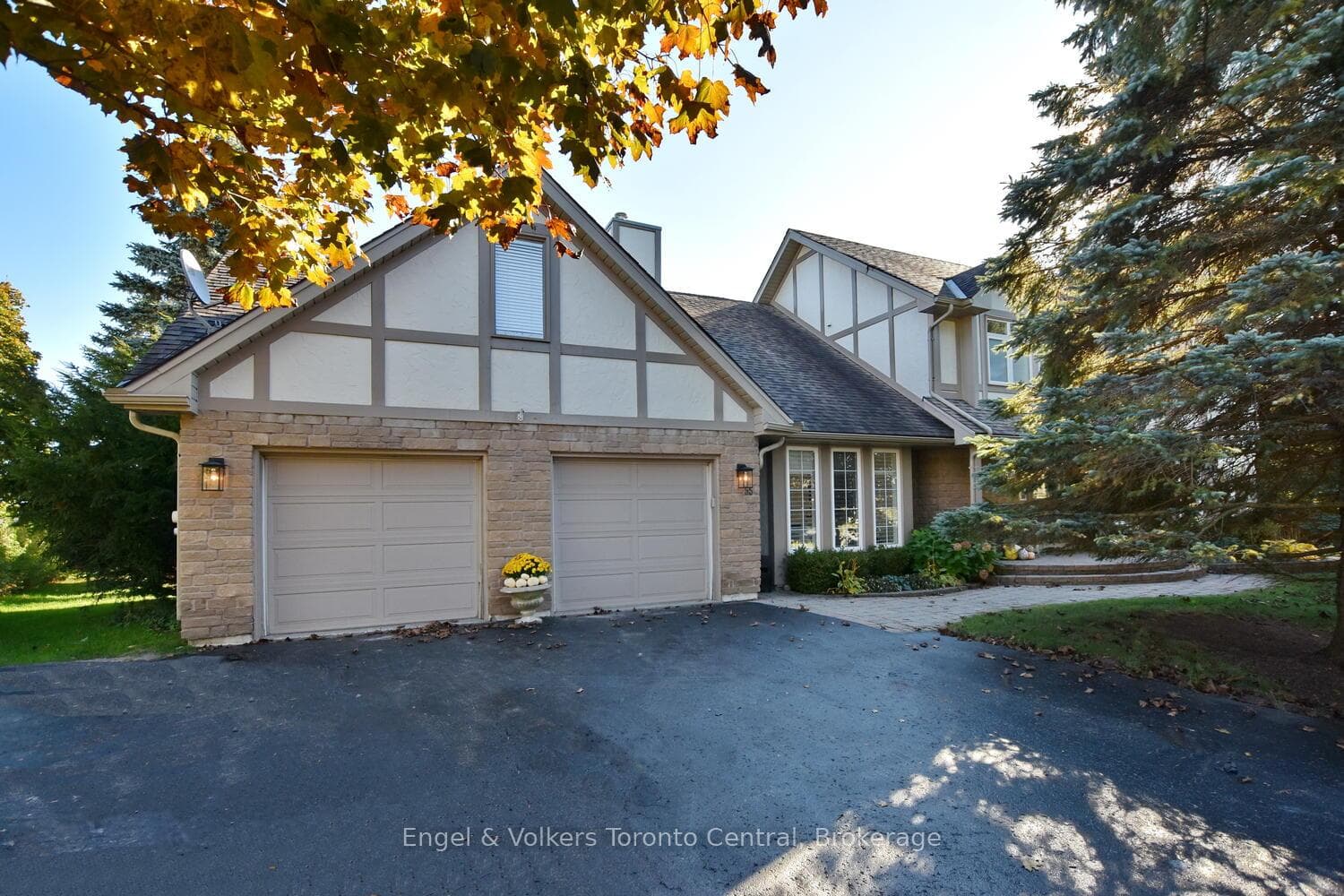 55 Highland Drive photo 2