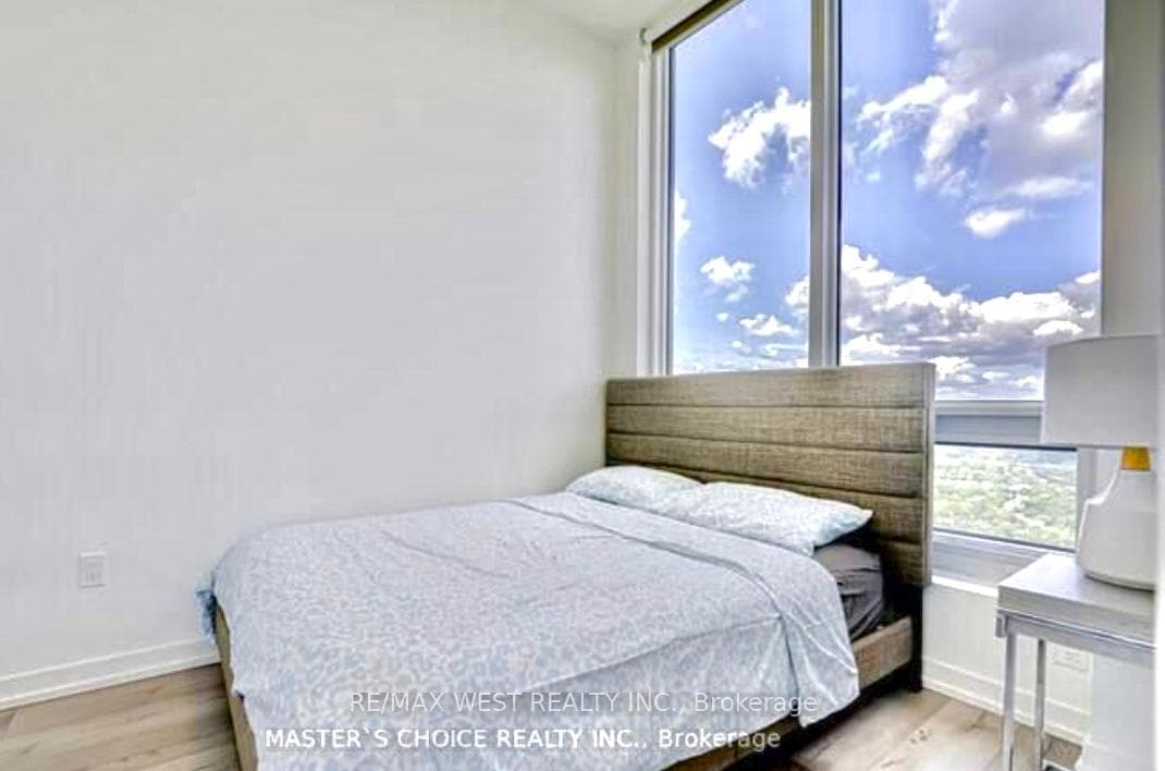 395 Bloor Street Unit 5507 photo 3