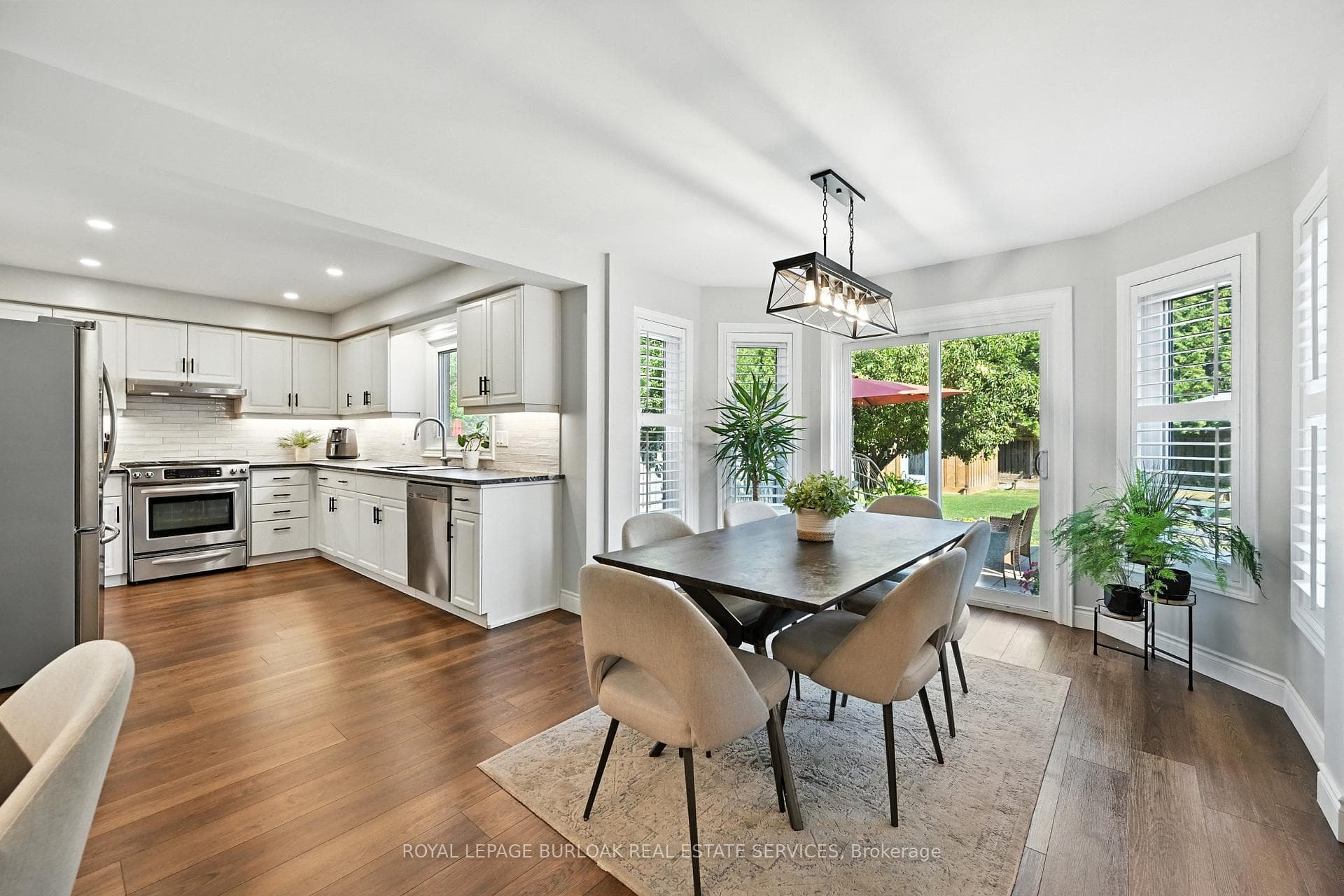 Eat-in Kitchen