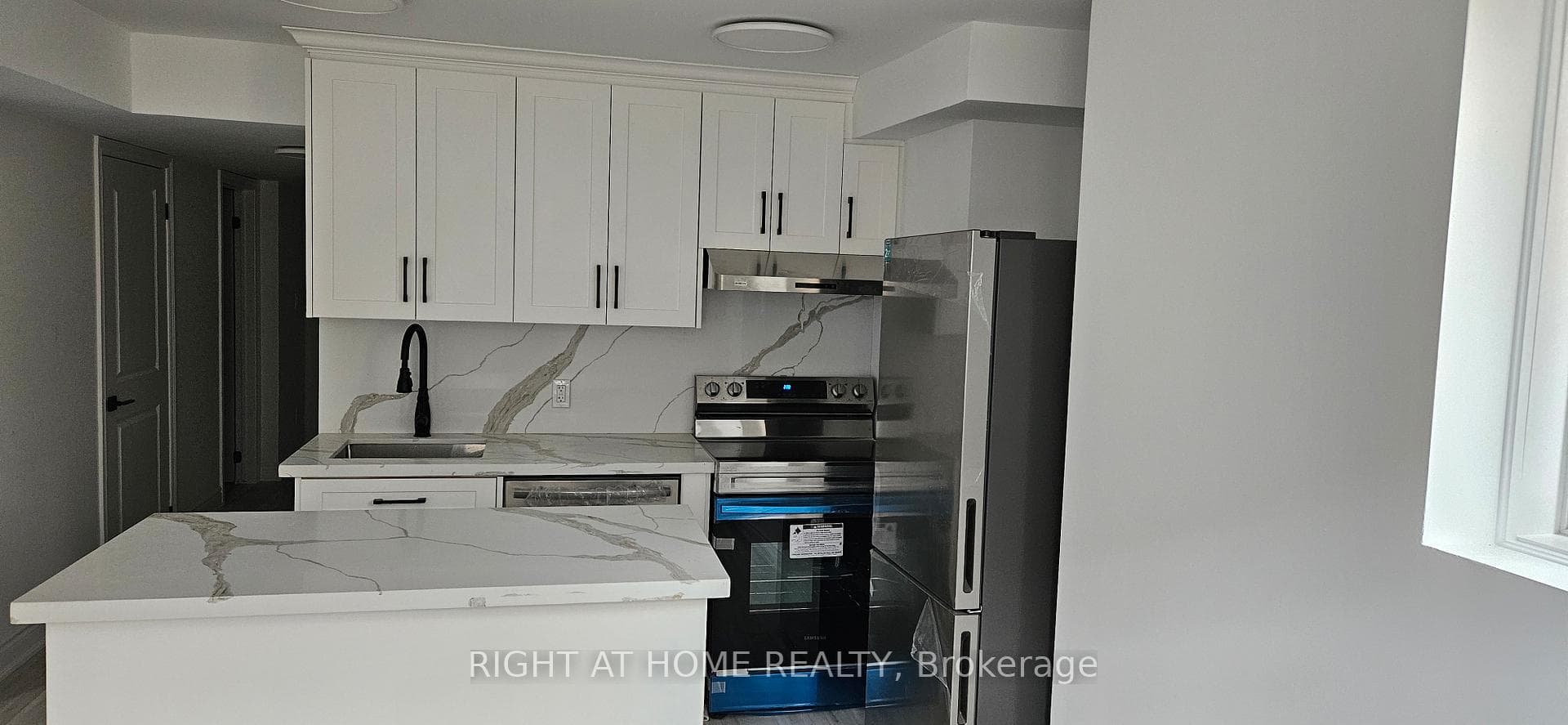 34 Ivor Crescent Unit Bsmt photo 5