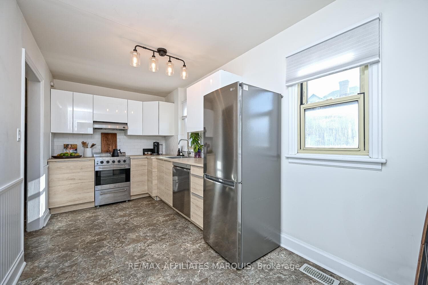157 ELMSLEY Street photo 14