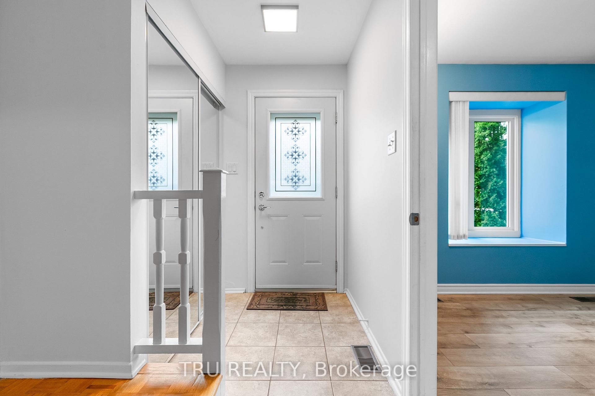 715 Mooneys Bay Place photo 4