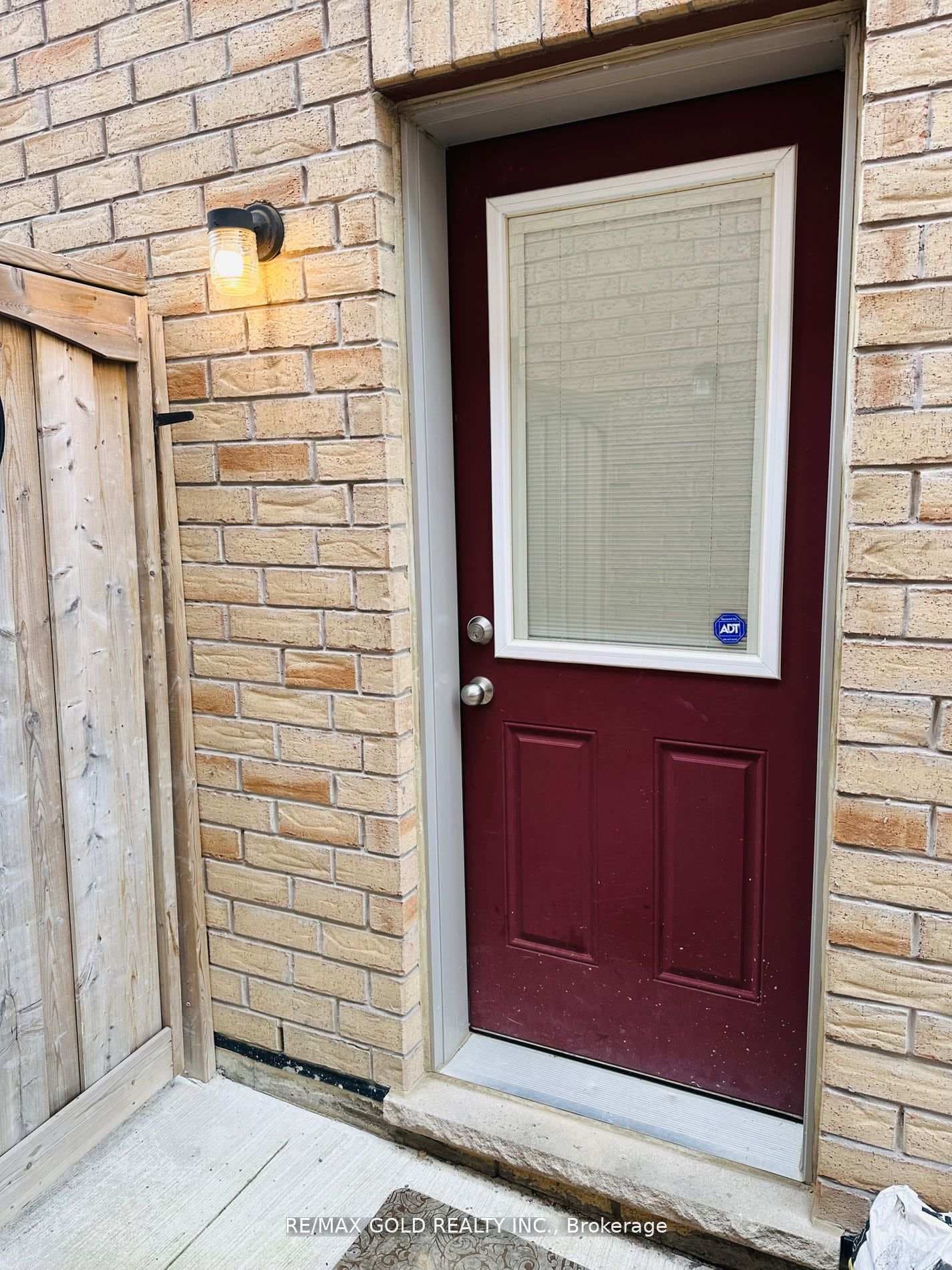 5 Baddow Road Unit Bsmnt photo 2