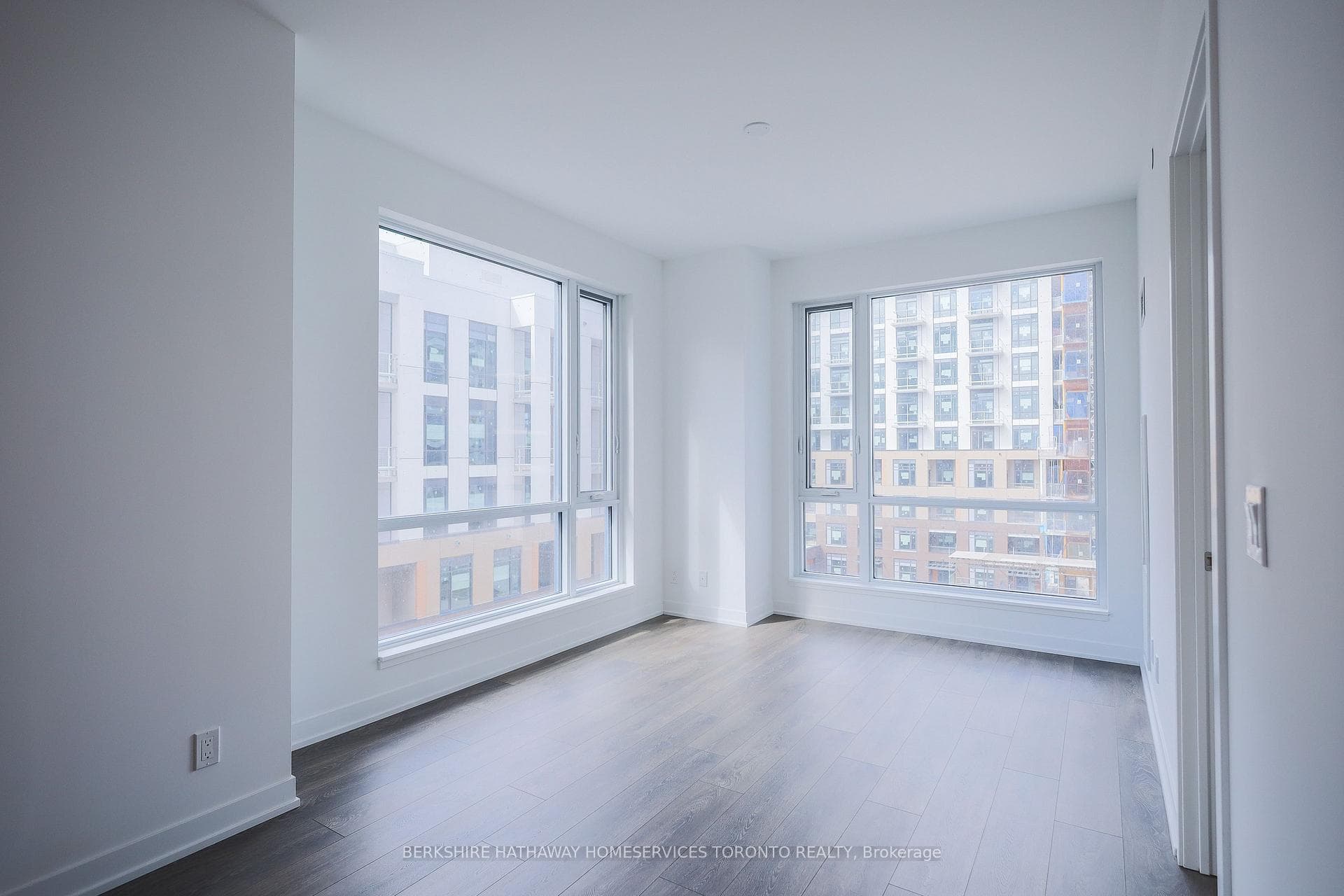 7950 Bathurst Street Unit 523 photo 8
