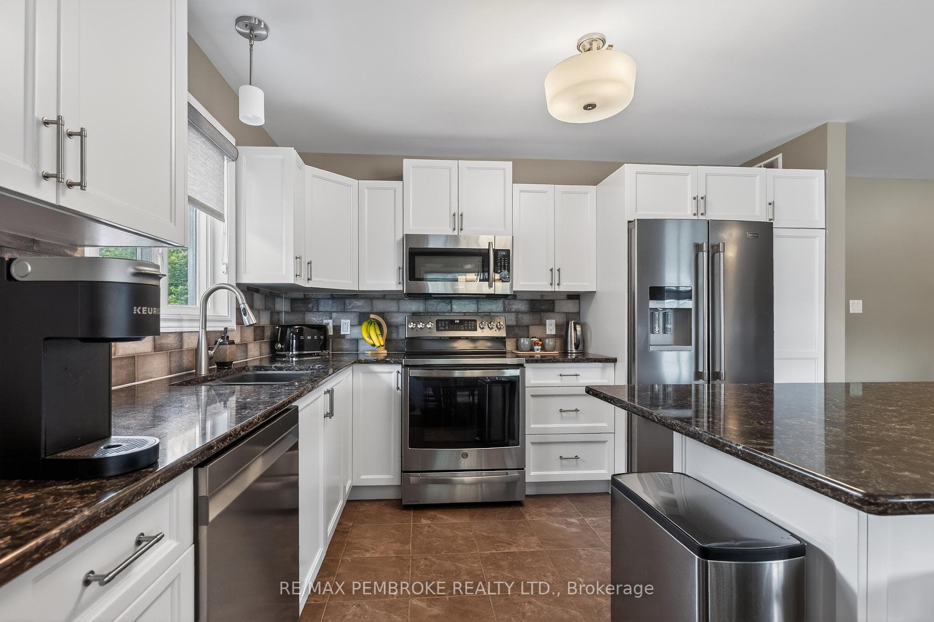 61 Oak Avenue photo 8