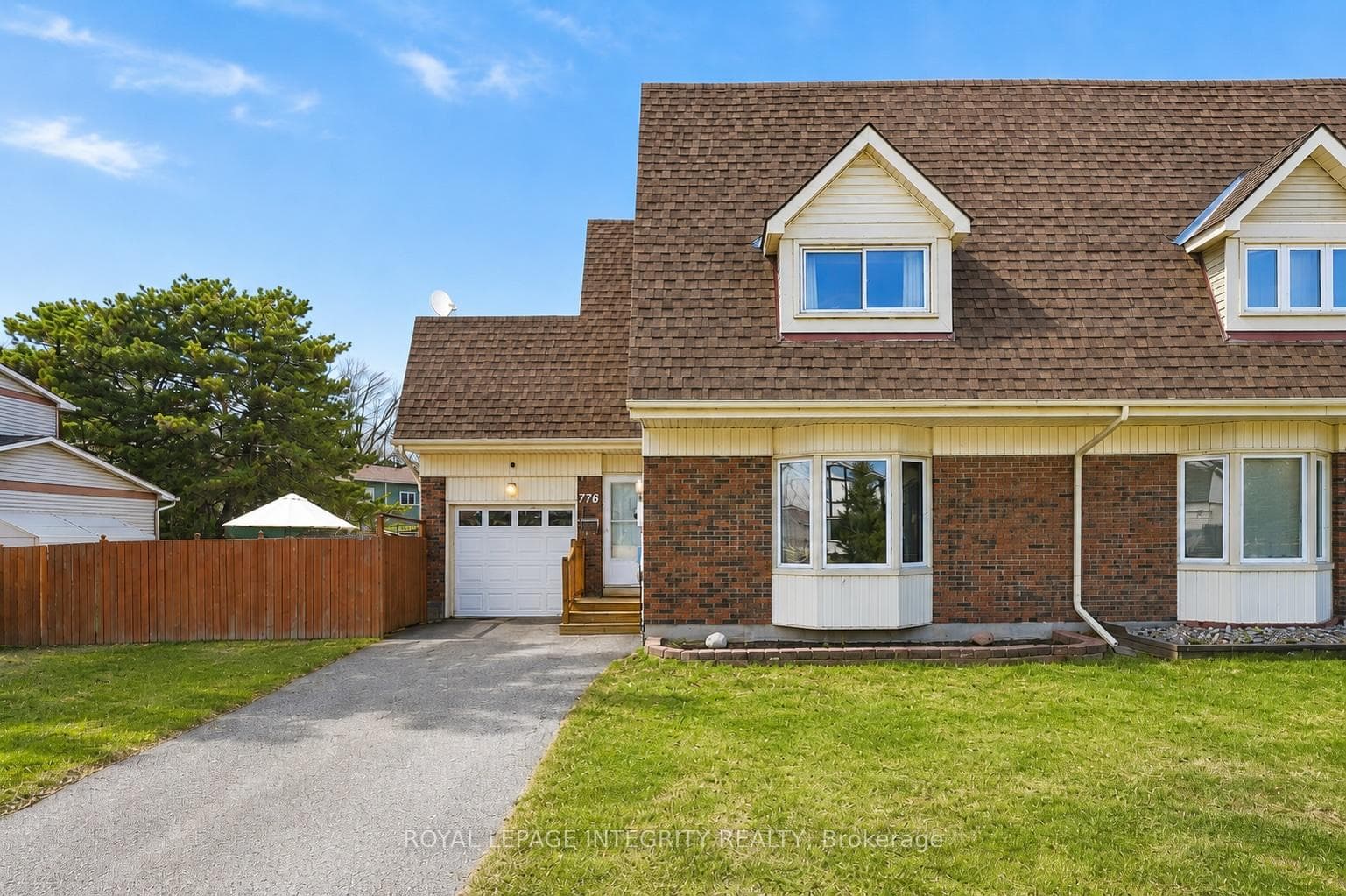 776 Vinette Crescent photo 1