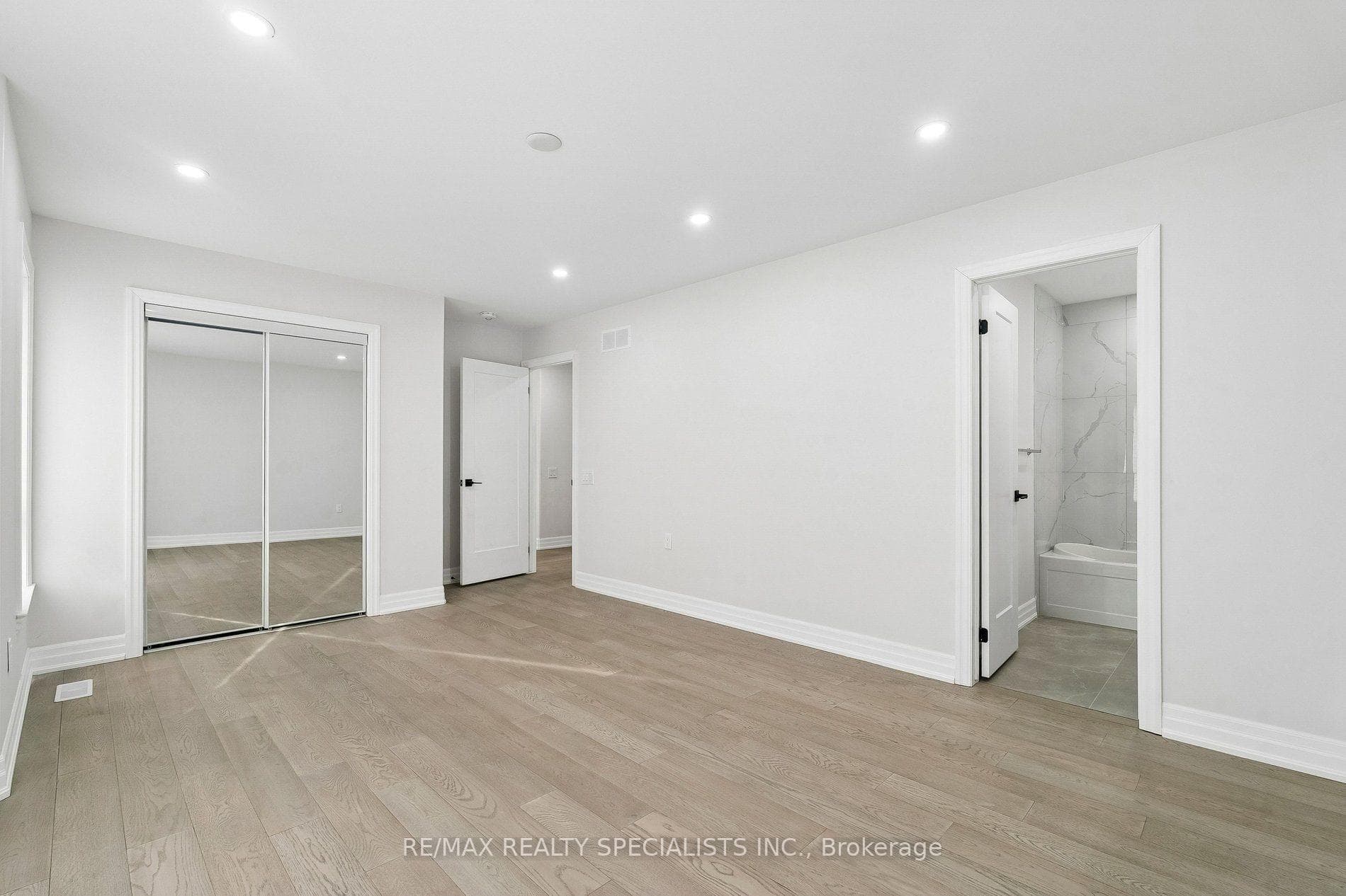 44 Albert Street photo 22