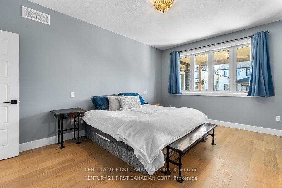 128 Scotts Drive photo 27