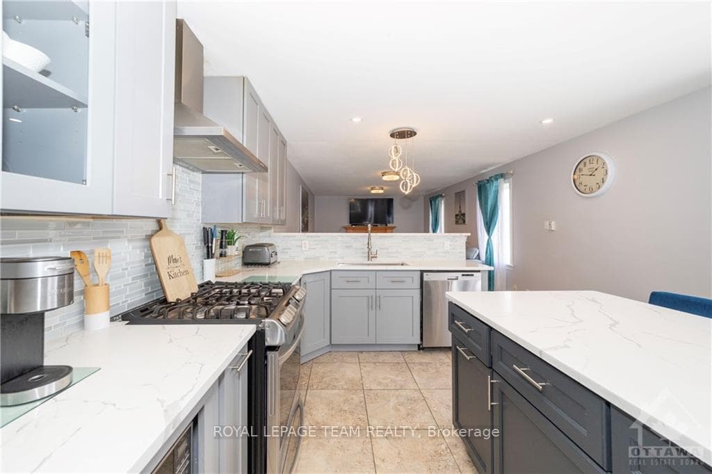 61 DE LA RIVE Drive photo 10