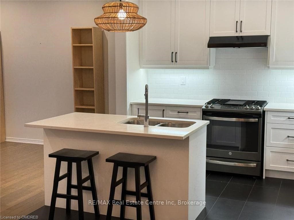 216 KINSMAN Drive photo 5