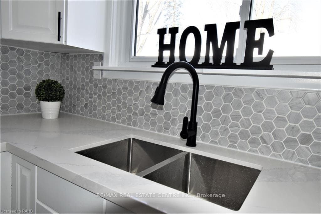 346 Brompton Avenue Unit MAIN photo 6