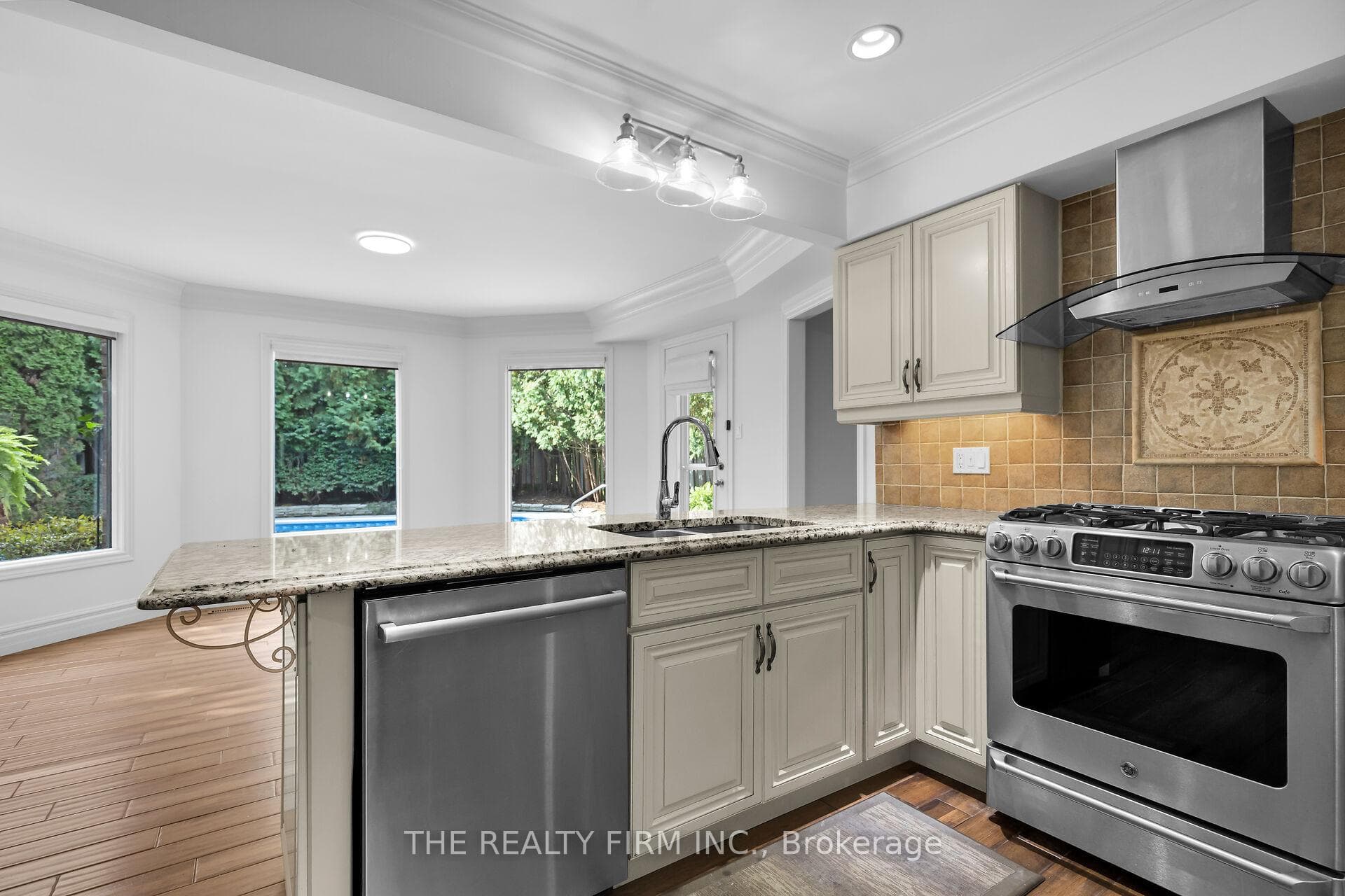 231 Sunnyside Drive photo 14