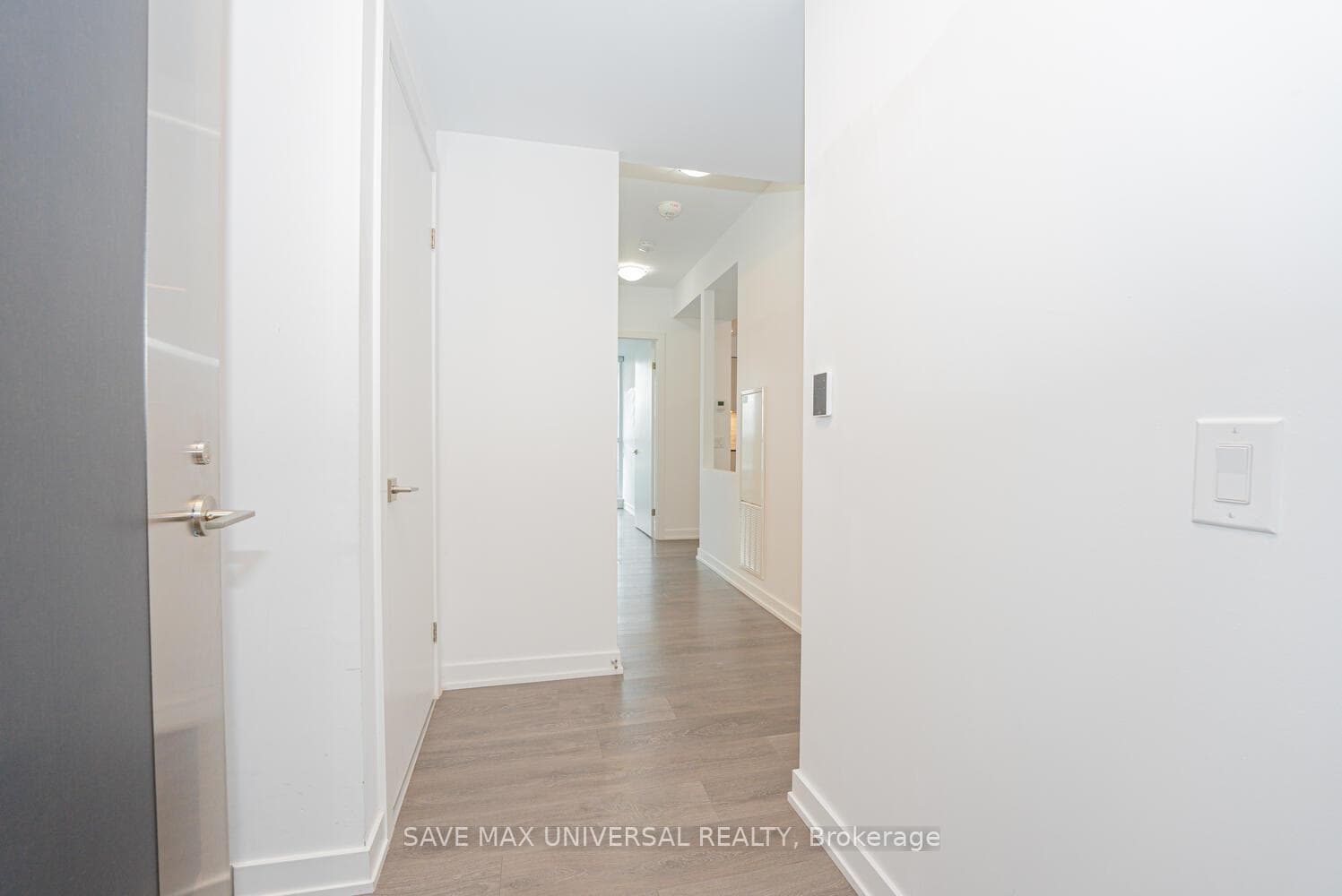 609 Avenue Road Unit 809 photo 9