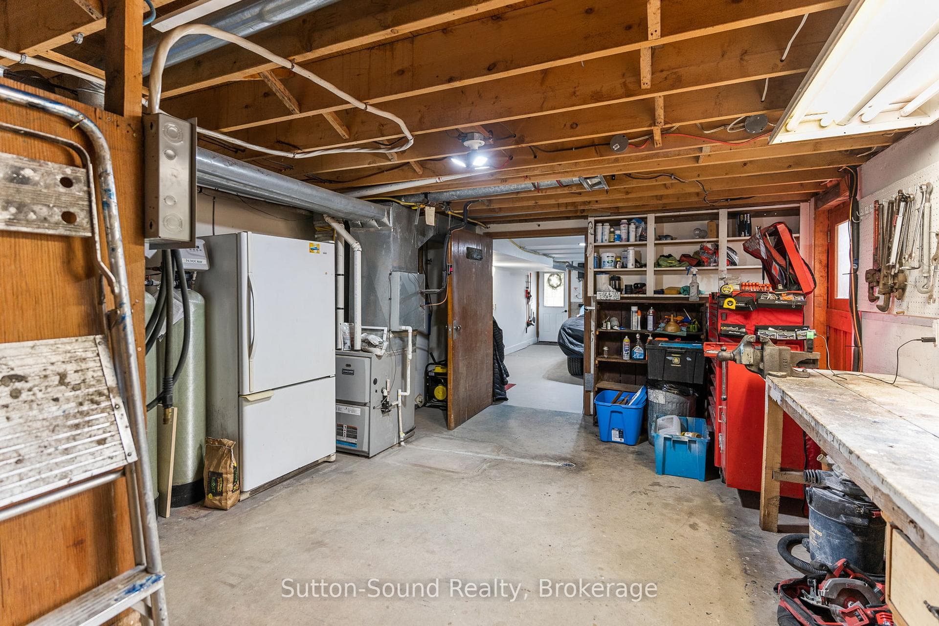 403 Simcoe Avenue photo 39