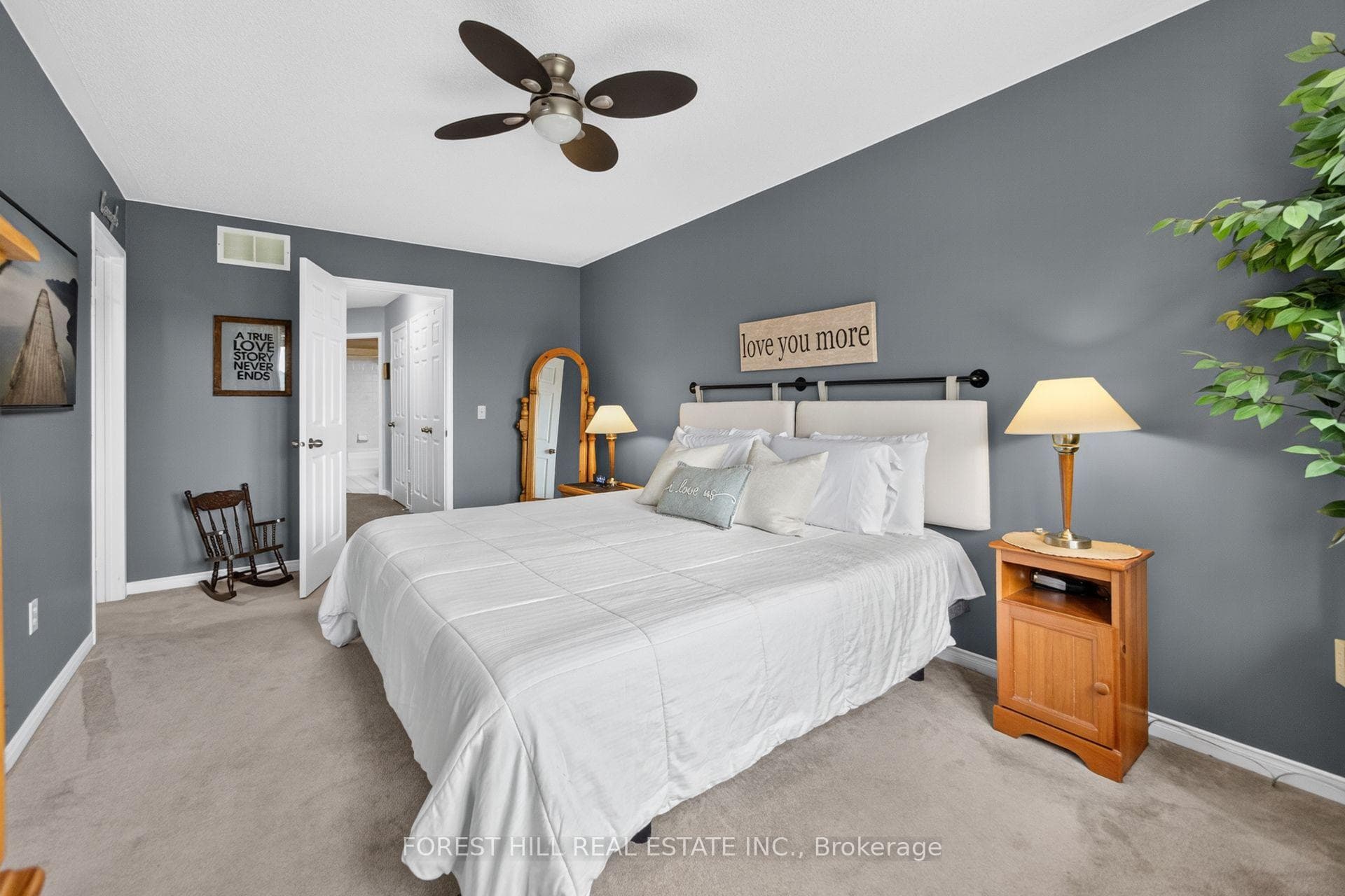 92 Senator Way photo 18