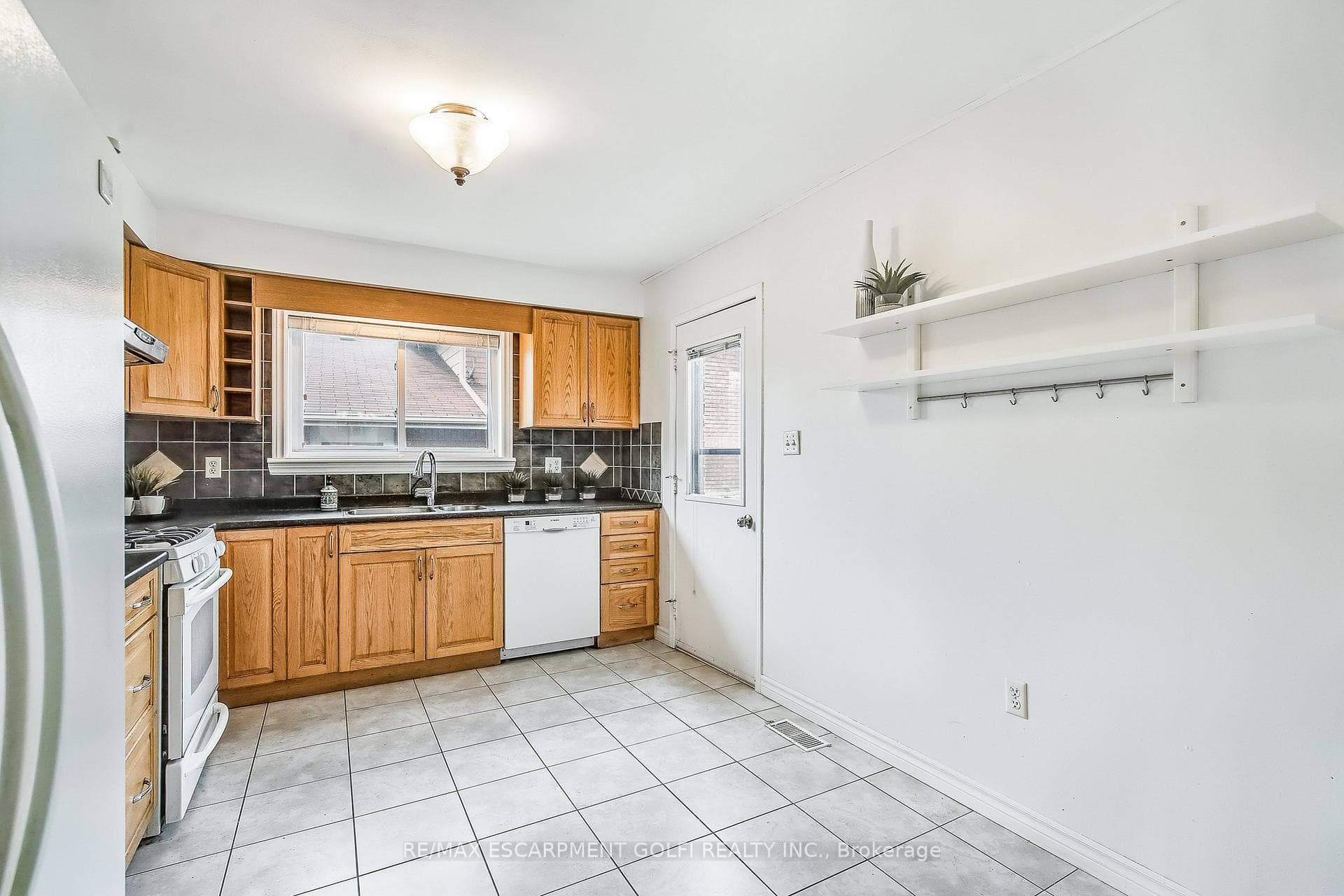 9 Valanna Court photo 10