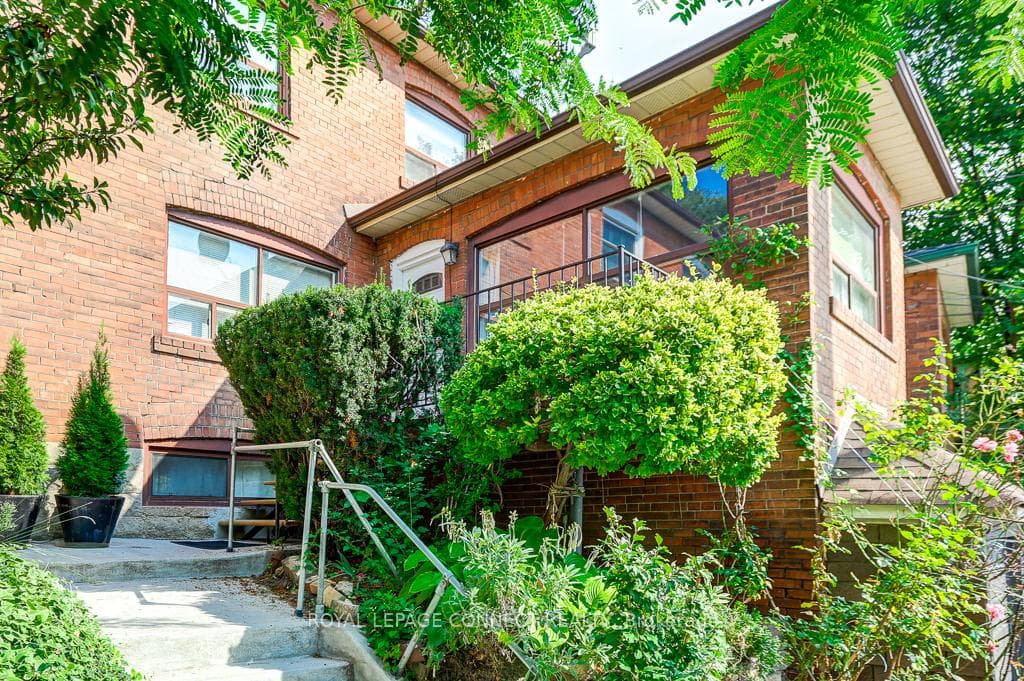 660 Davenport Road photo 2