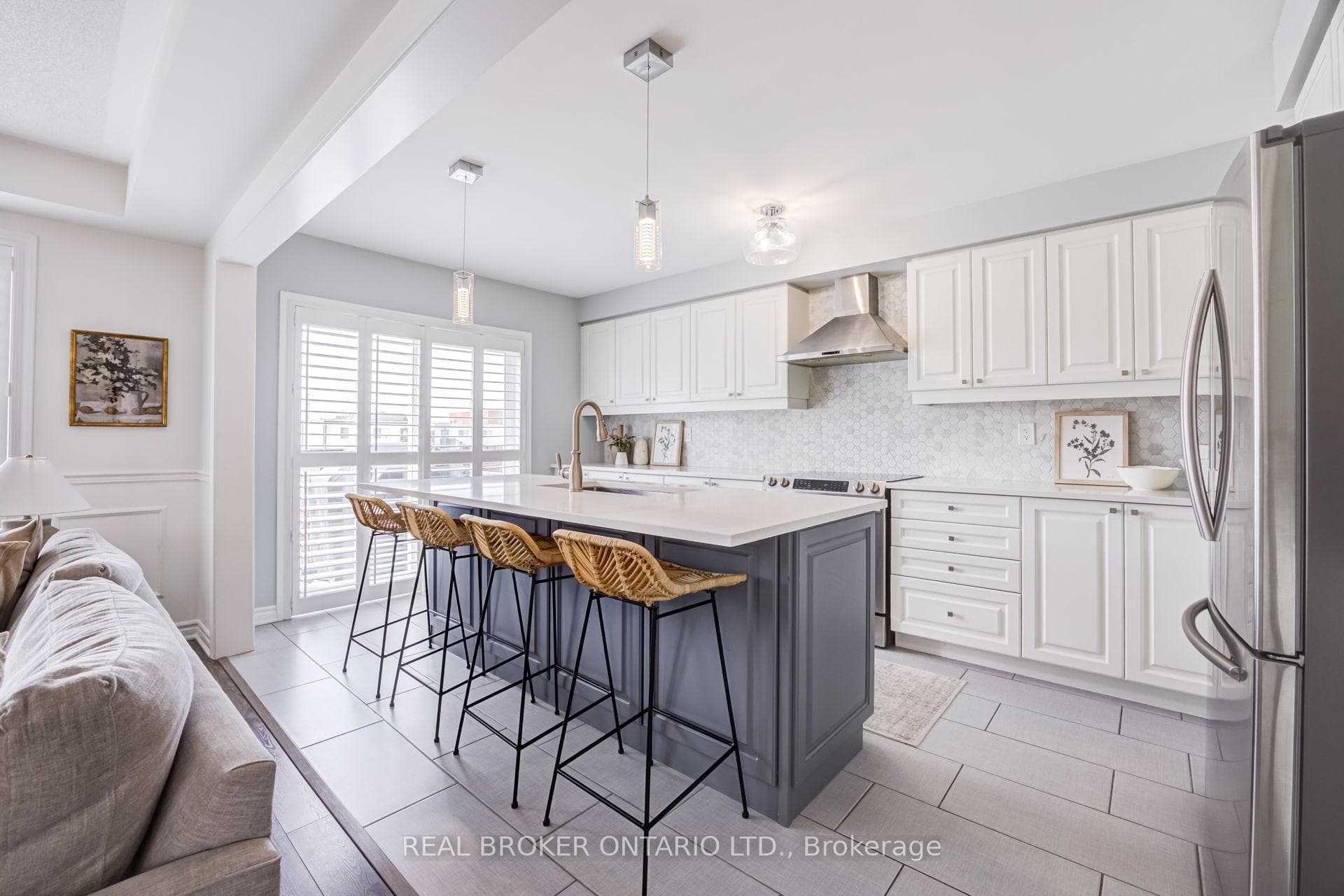 1178 Duignan Crescent photo 14