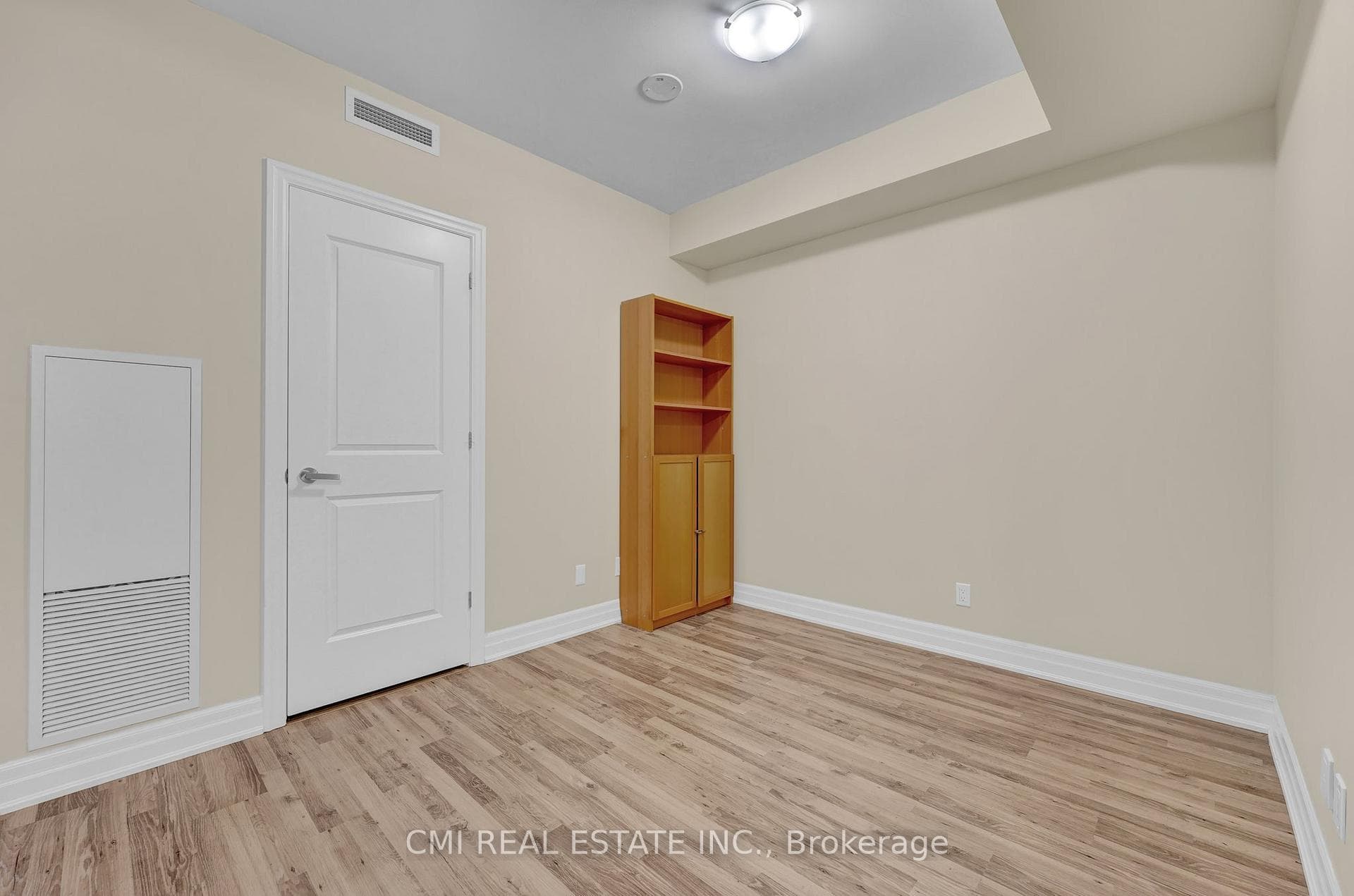 9075 Jane Street Unit 407 photo 9